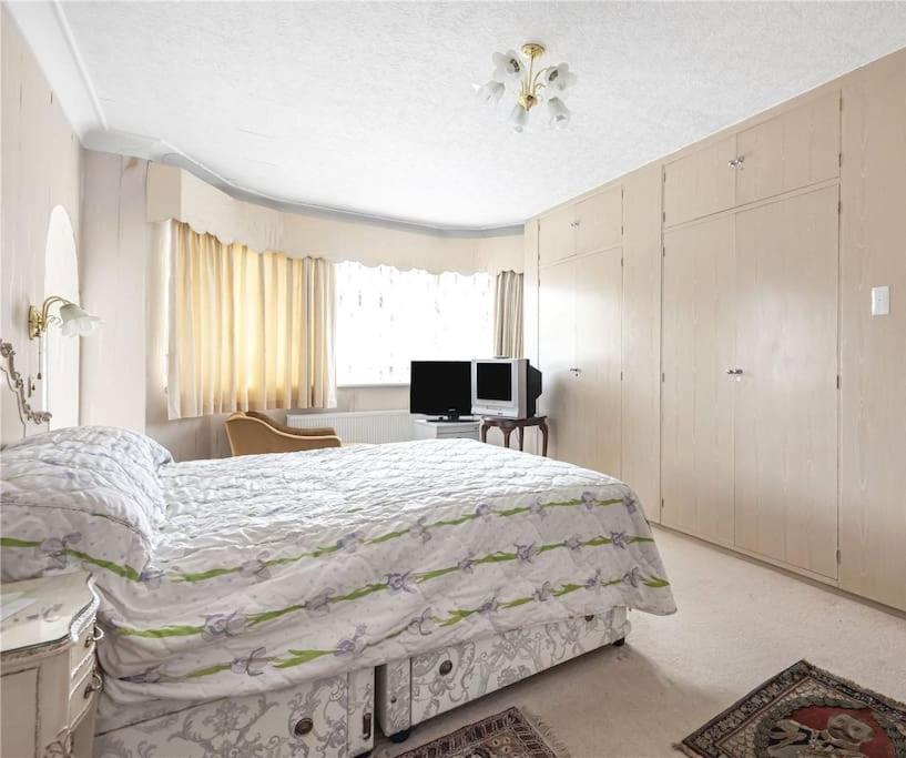 Large 5 Bedroom House In Finchley Londres