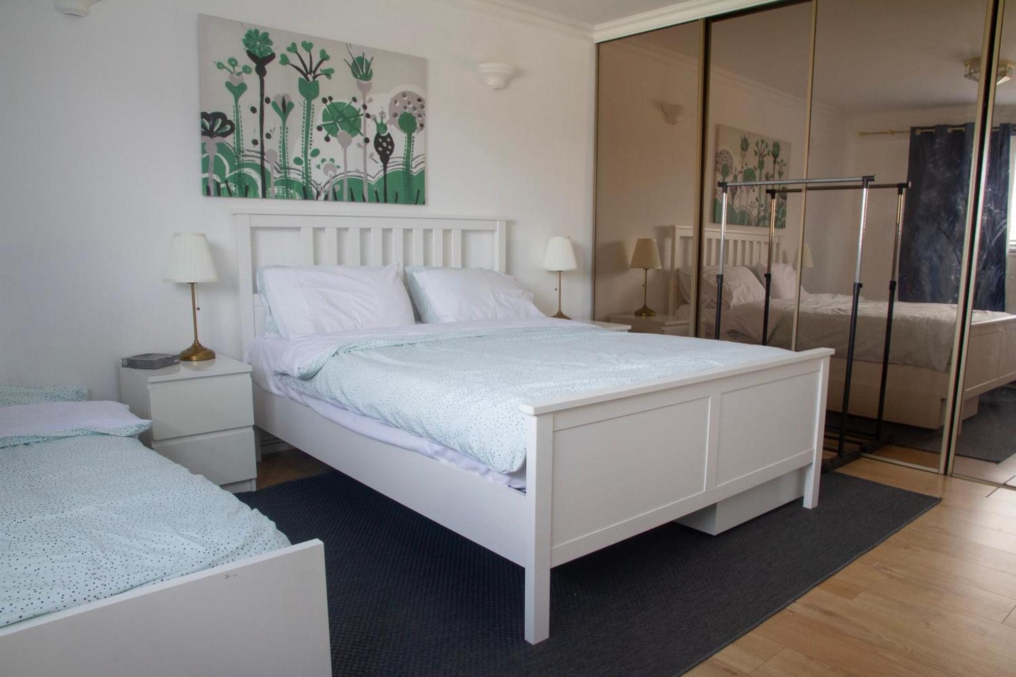 Casa de Férias Spacious 4-bedroom Townhouse With Garden- Perfect For Groups!