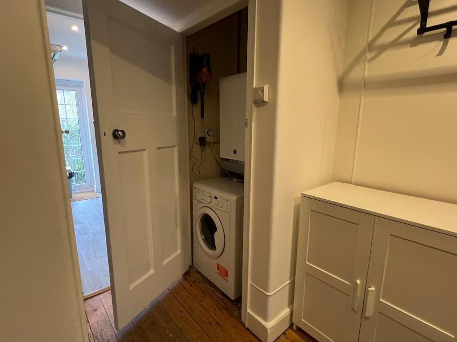 3 Bed Luxury House, 10 Min Walk To Underground