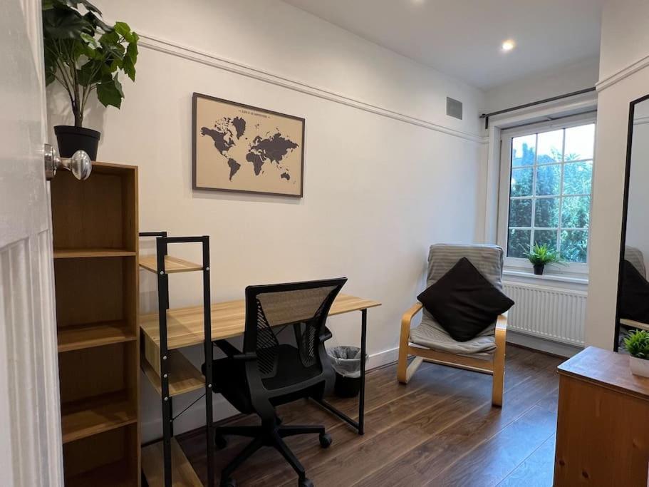 3 Bed Luxury House, 10 Min Walk To Underground