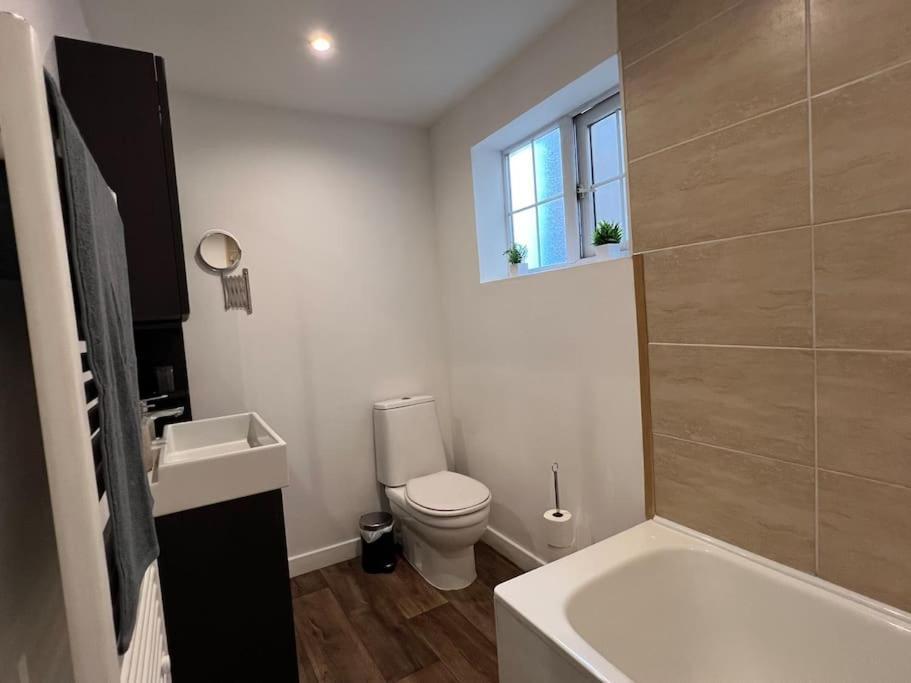 3 Bed Luxury House, 10 Min Walk To Underground * Londres