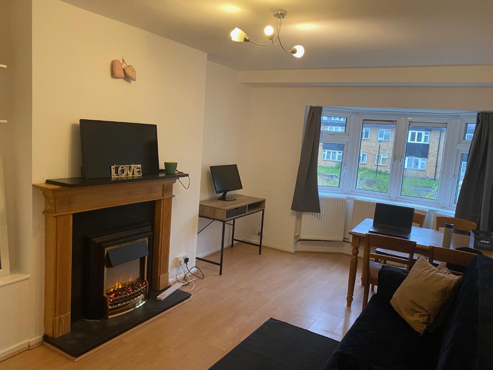 Entire Flat With A Big Living-room, Bedroom, Kitchen, And Bathroom Appartement *