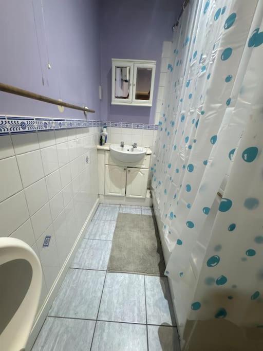 Private Double Bedroom In Hounslow Near Heathrow Pensión Londres