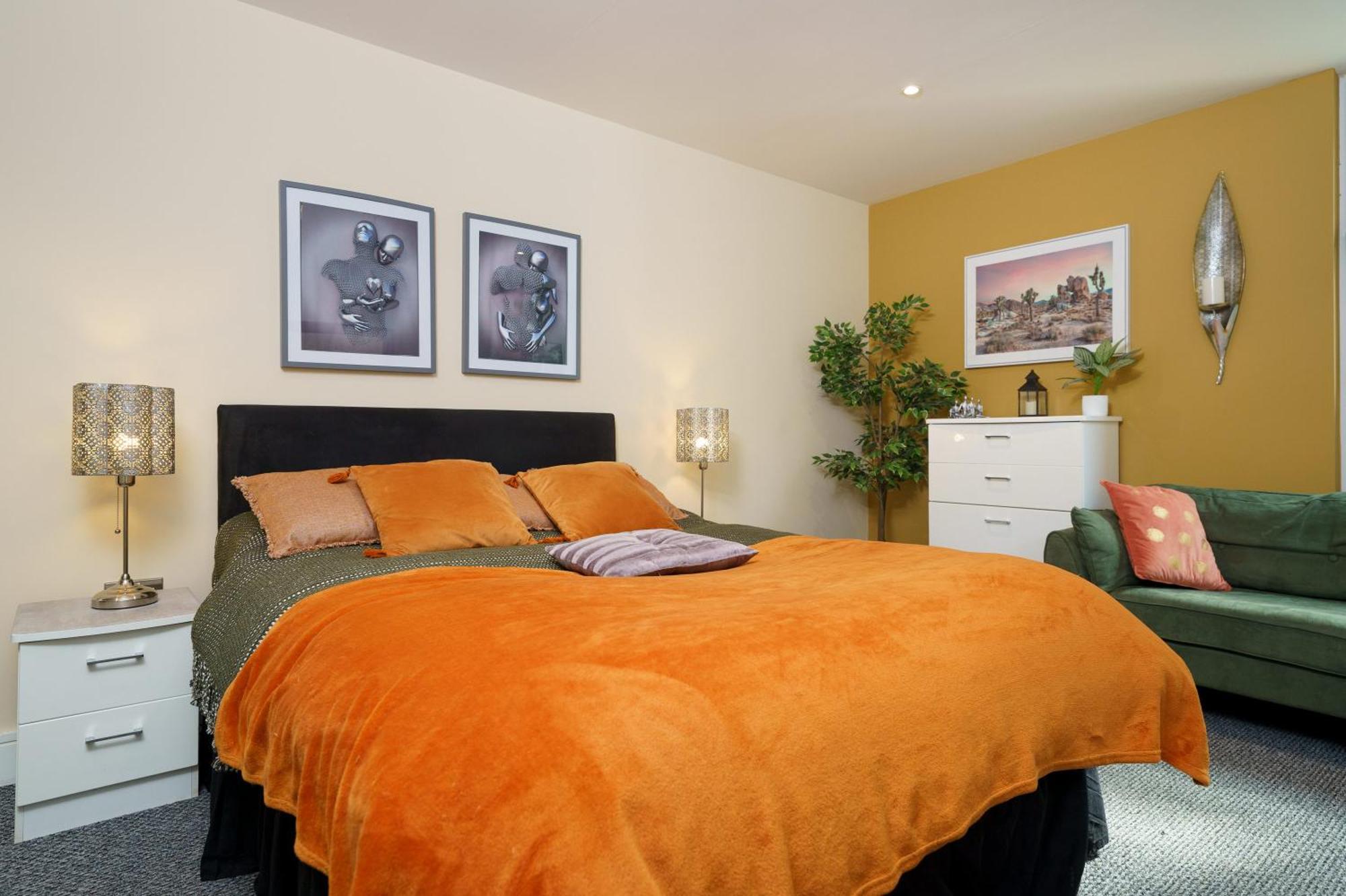 Cobalt Point, South Quay Apartment