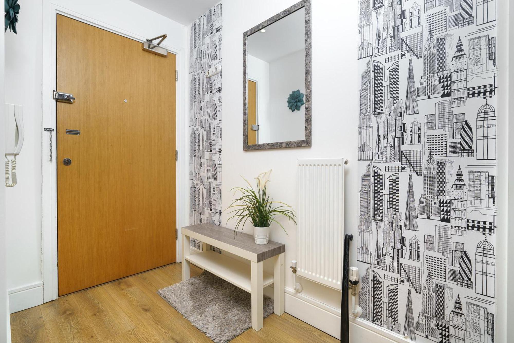 Cobalt Point, South Quay Apartment *