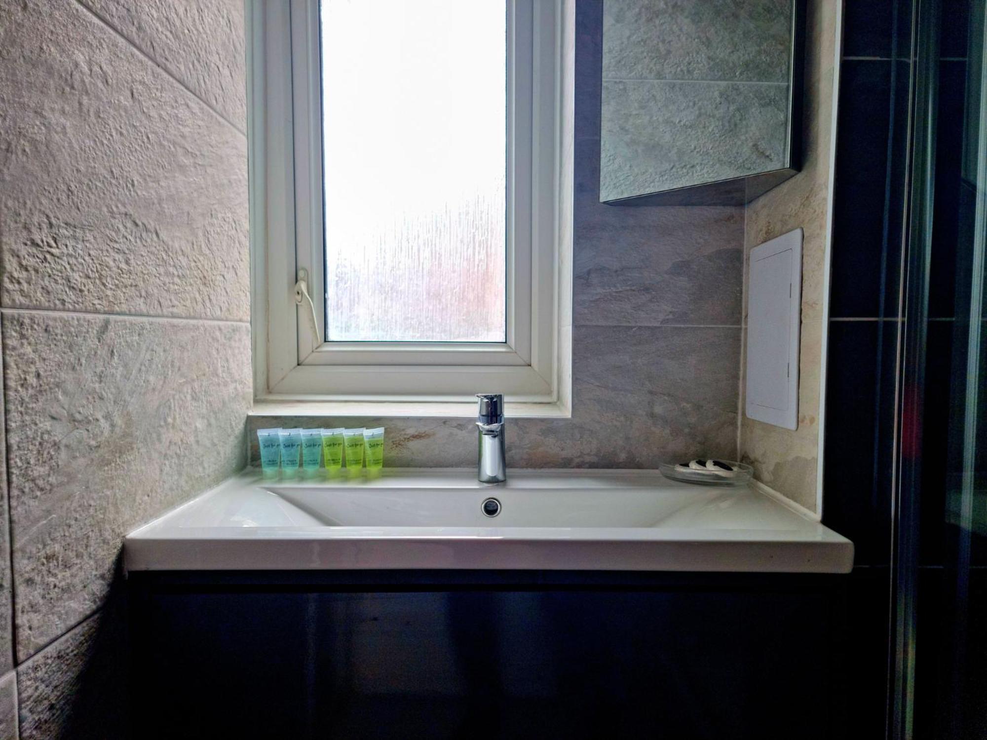 Pass The Keys - Beautiful Flat With Balcony In Swiss Cottage, * Londres