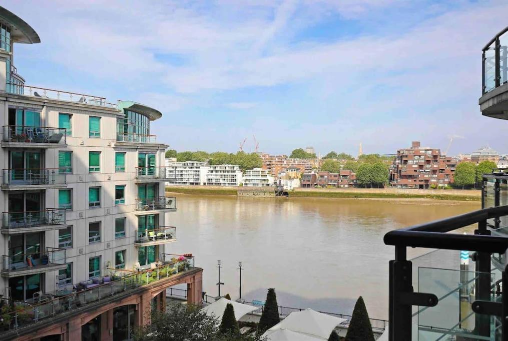 Stunning 2 Bed Thames River View - Appartement *