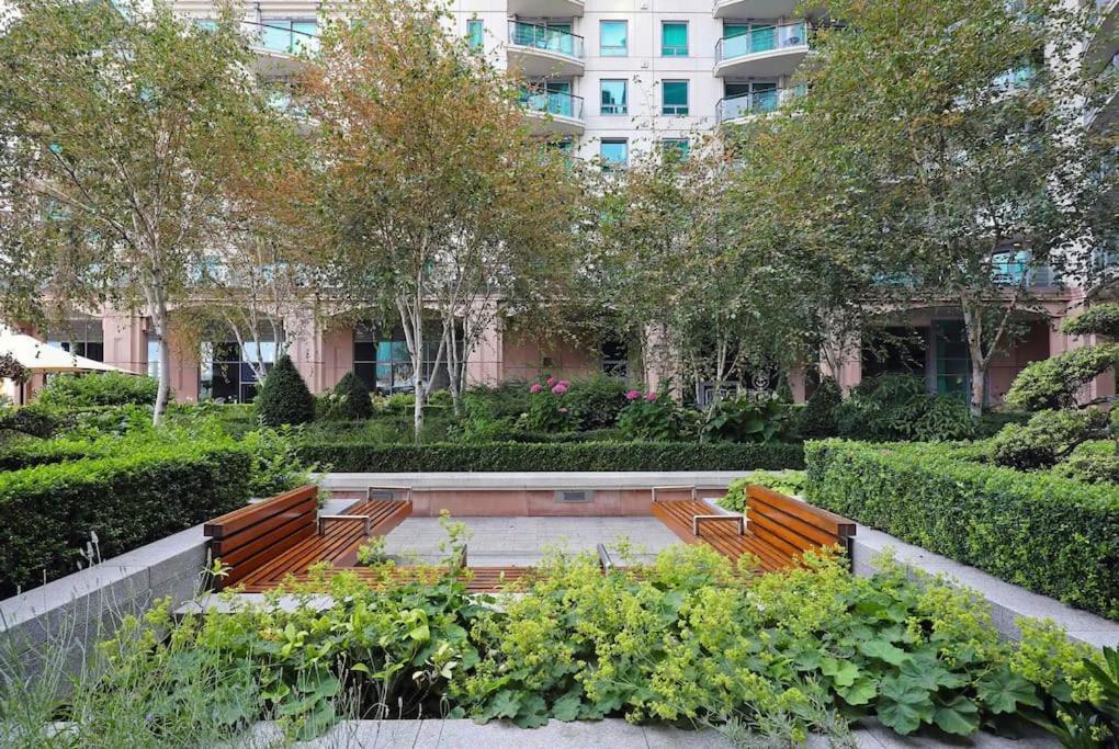 Stunning 2 Bed Thames River View - Appartement *