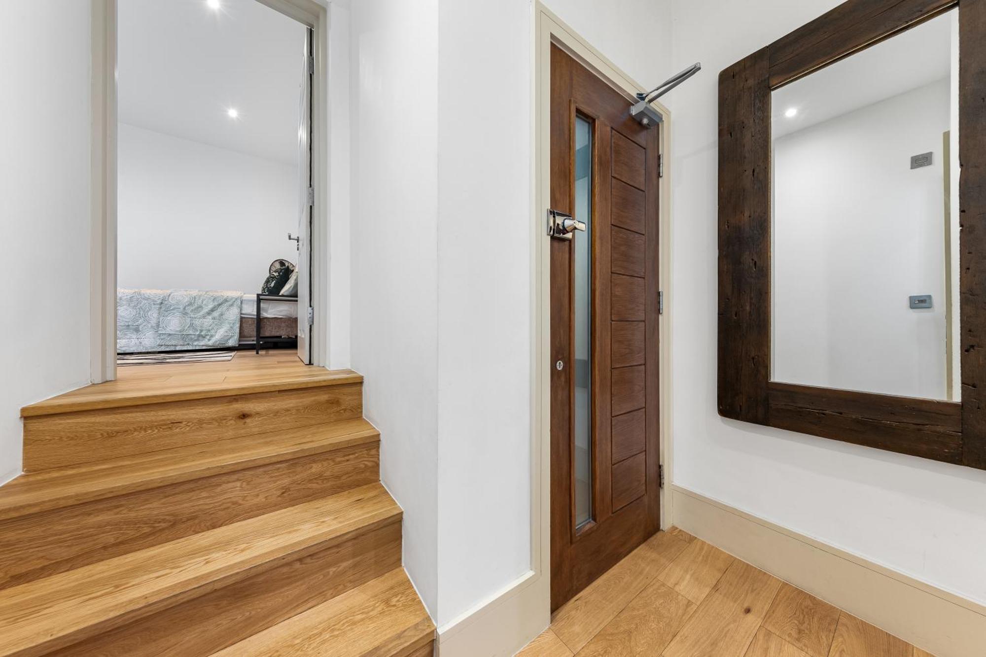 Modern Spacious 1 Bed Flat Near Richmond Park Appartement Londen