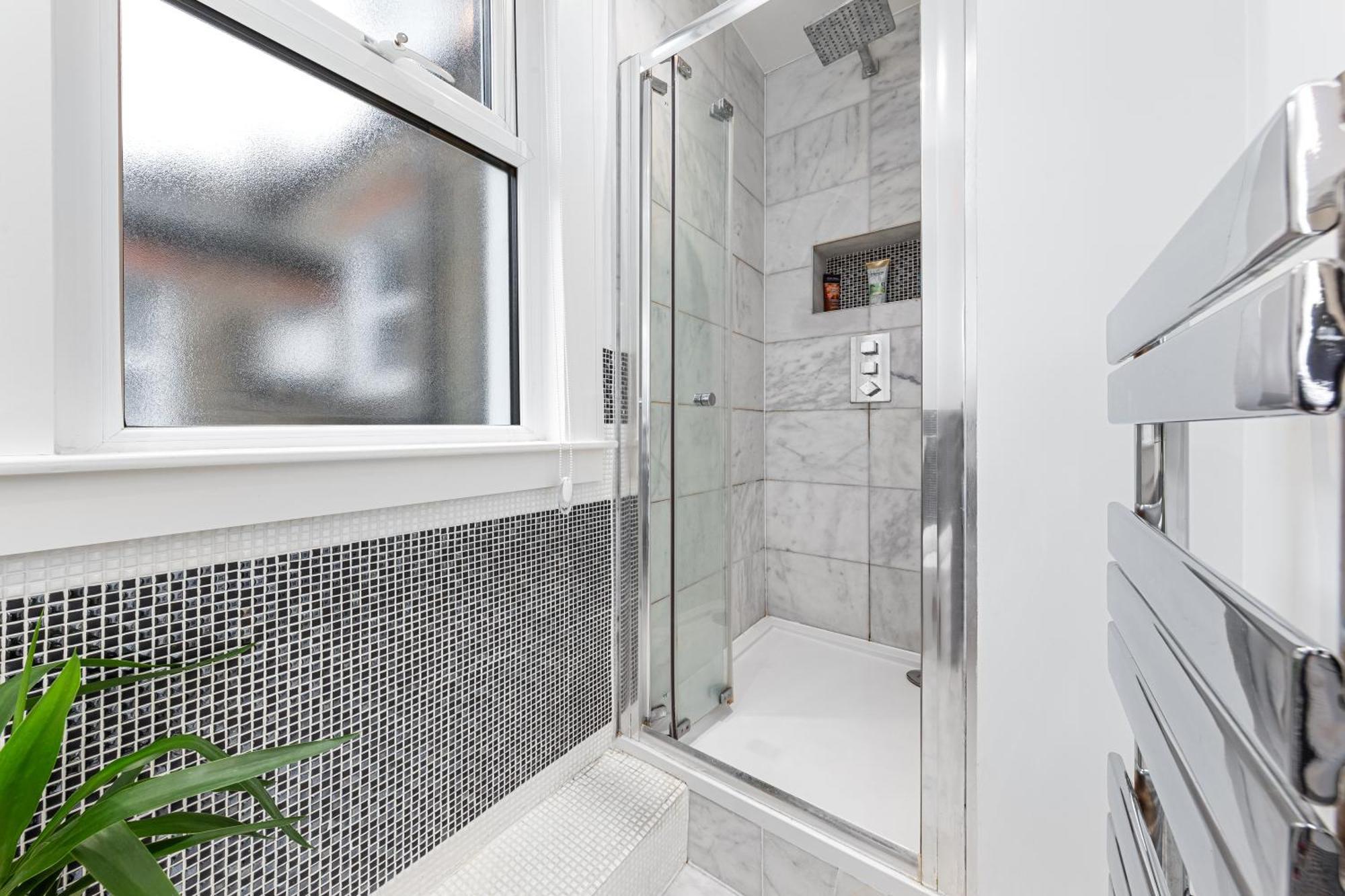 Modern Spacious 1 Bed Flat Near Richmond Park Londen
