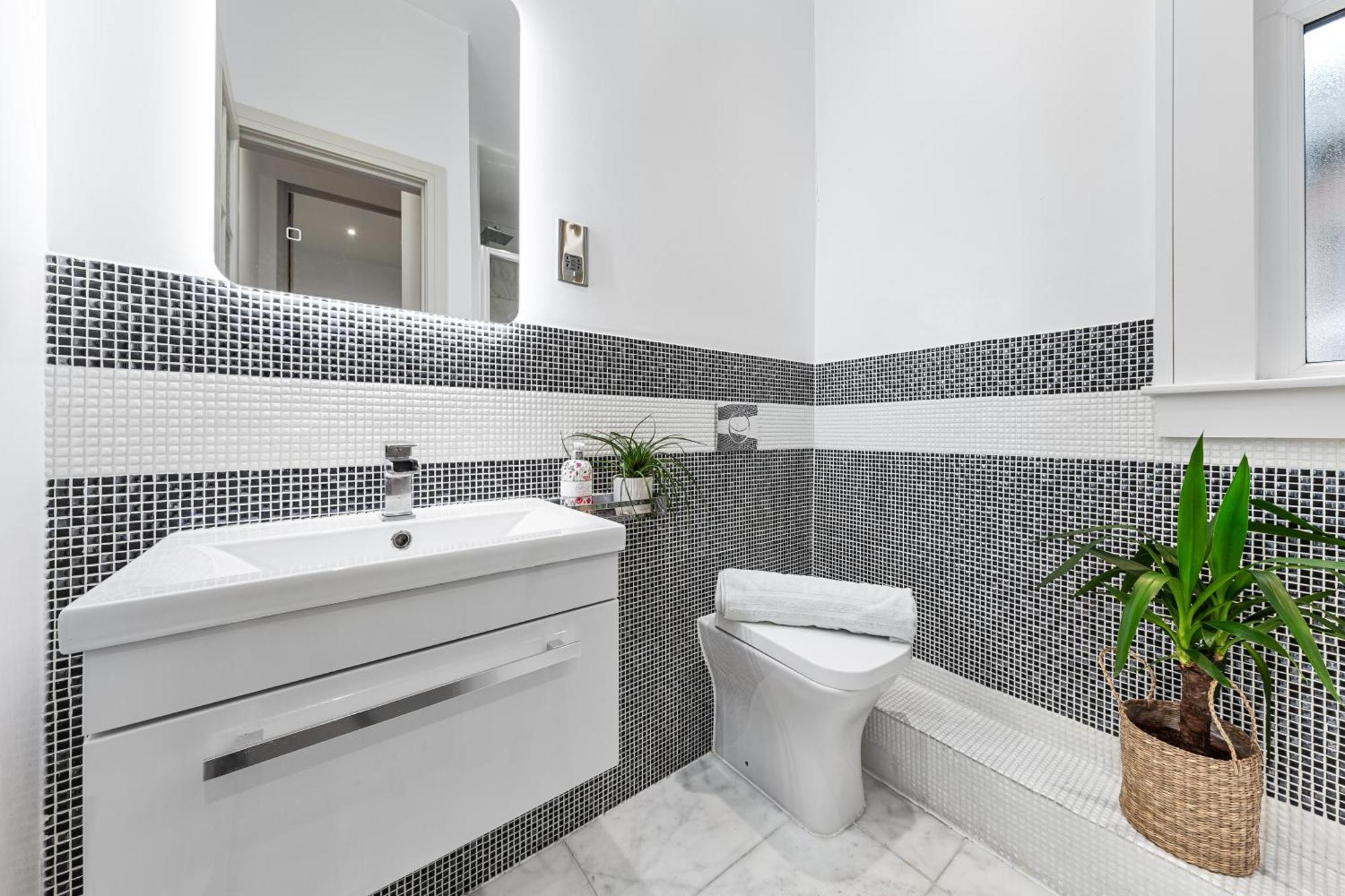 Modern Spacious 1 Bed Flat Near Richmond Park