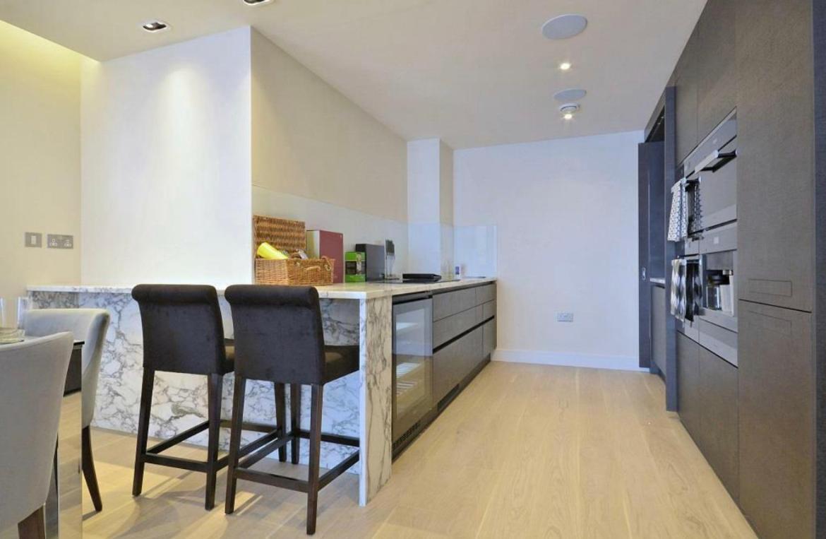 In Luxury Modern With Pool, Gym & Access