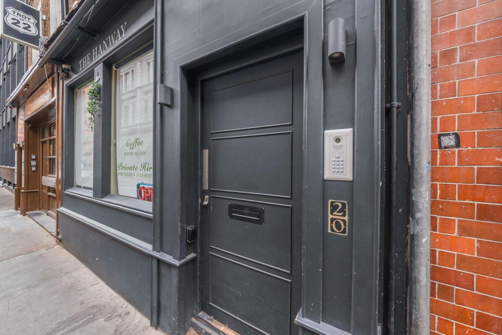 Stylish New Covent Garden Soho Studio Apart *