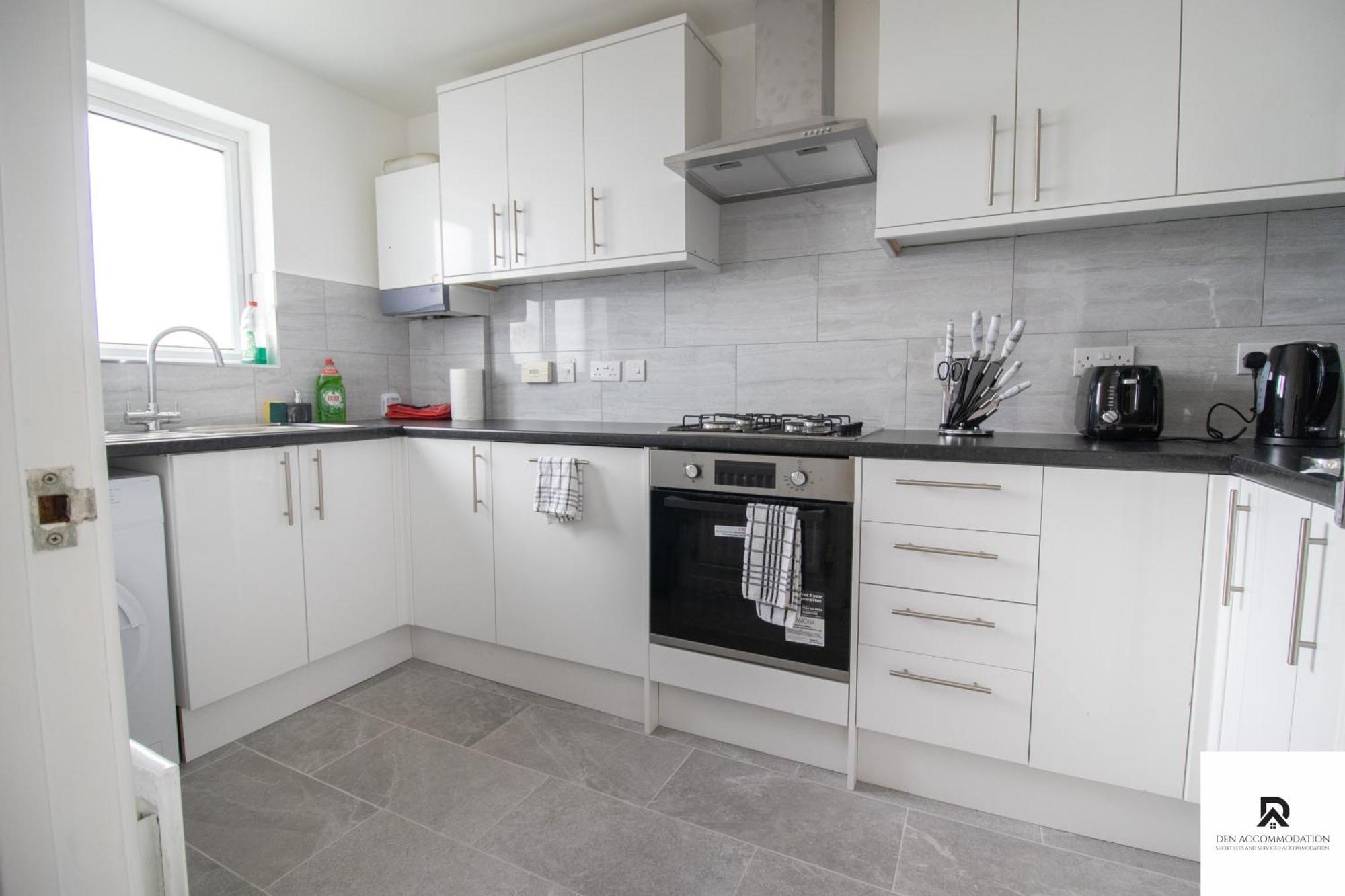 Newly Launched Two Bedroom House By Den Short Lets & Serviced With Garden Casa de férias Londres