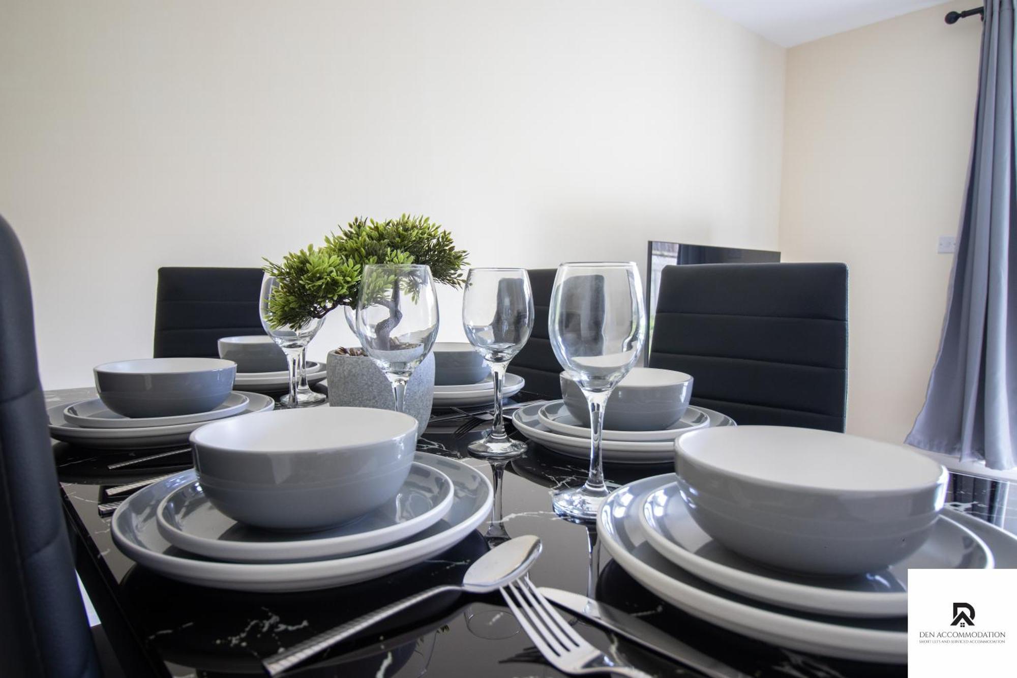 Newly Launched Two Bedroom House By Den Short Lets & Serviced With Garden Casa de férias Londres