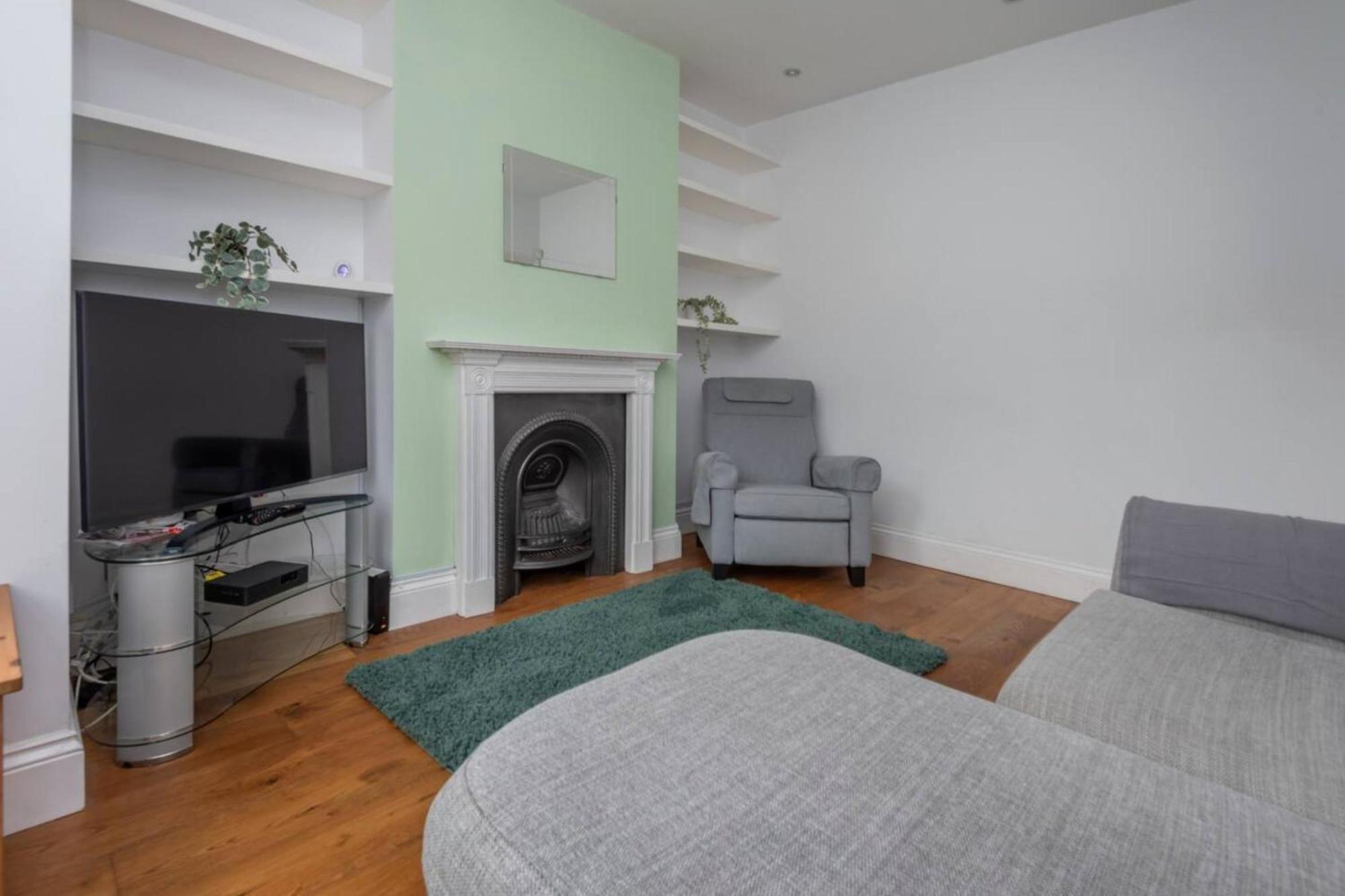 Ground Floor - Private Garden Appartement *
