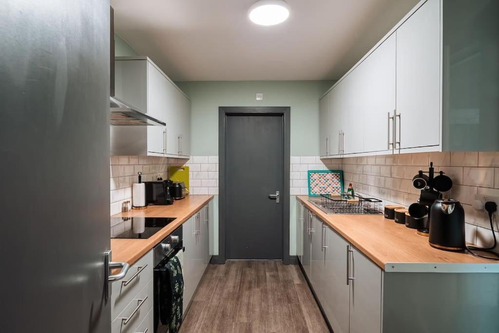 Casa de Férias Edmonton - 4 Bedrooms, Sleeps 8, 3 Bathroom Contractor Base Londres