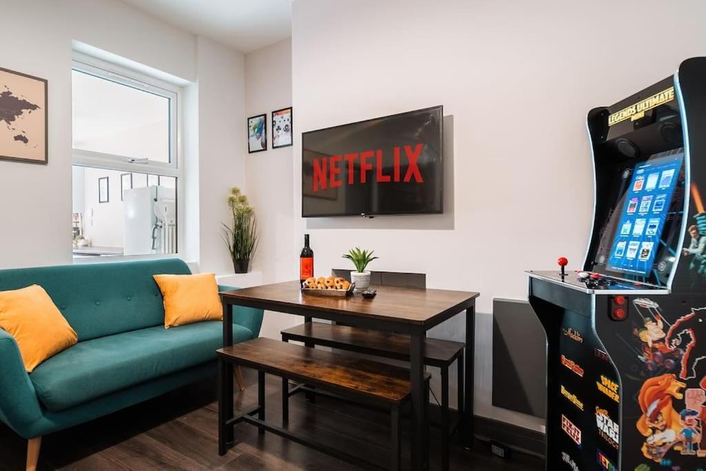 Casa de Férias Edmonton - 4 Bedrooms, Sleeps 8, 3 Bathroom Contractor Base Londres