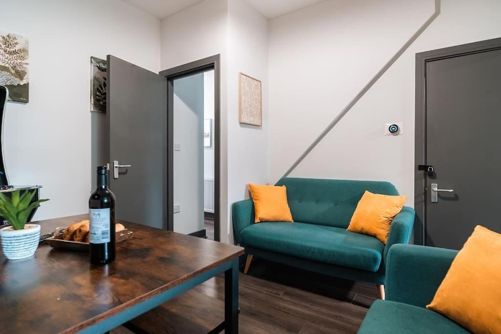 Casa de Férias Edmonton - 4 Bedrooms, Sleeps 8, 3 Bathroom Contractor Base *