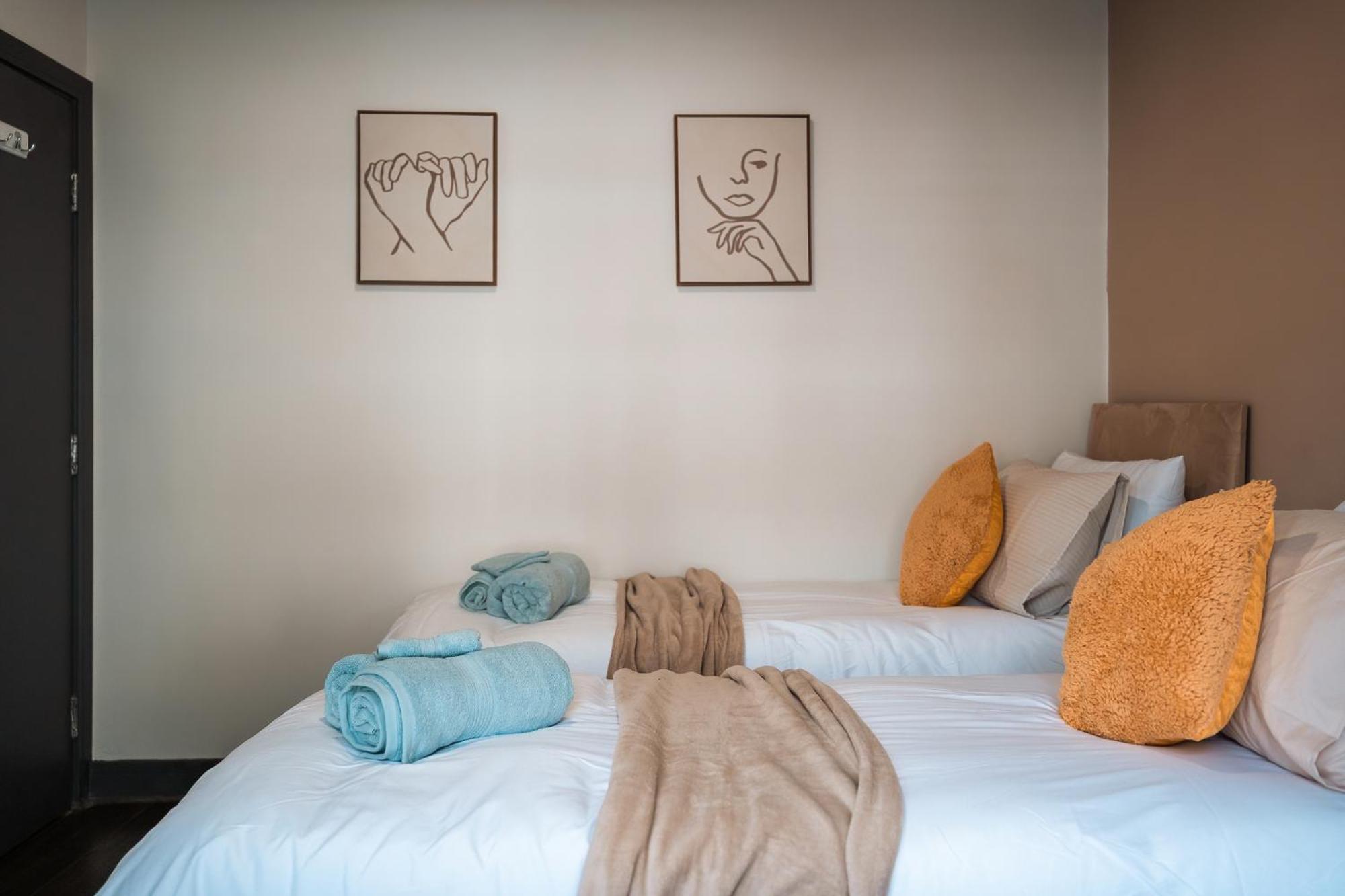 Casa de Férias Edmonton - 4 Bedrooms, Sleeps 8, 3 Bathroom Contractor Base Londres