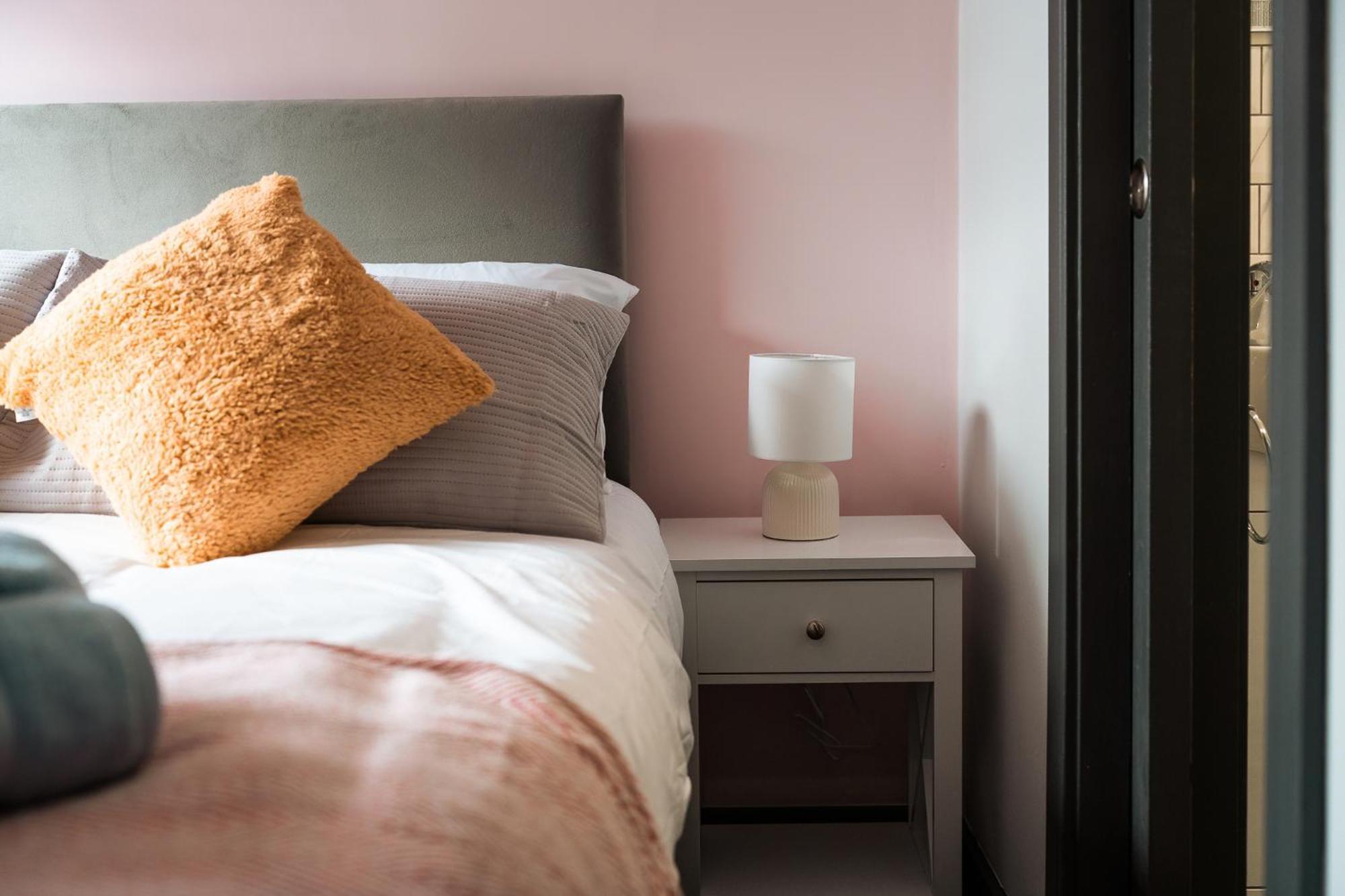 Casa de Férias Edmonton - 4 Bedrooms, Sleeps 8, 3 Bathroom Contractor Base Londres
