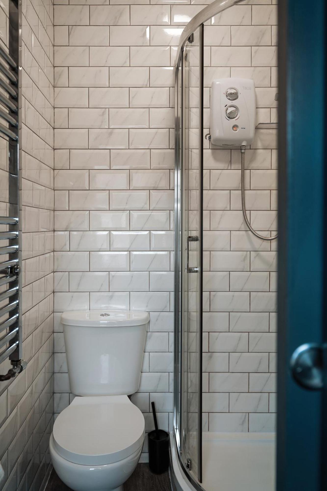 Сasa de vacaciones Edmonton - 4 Bedrooms, Sleeps 8, 3 Bathroom Contractor Base