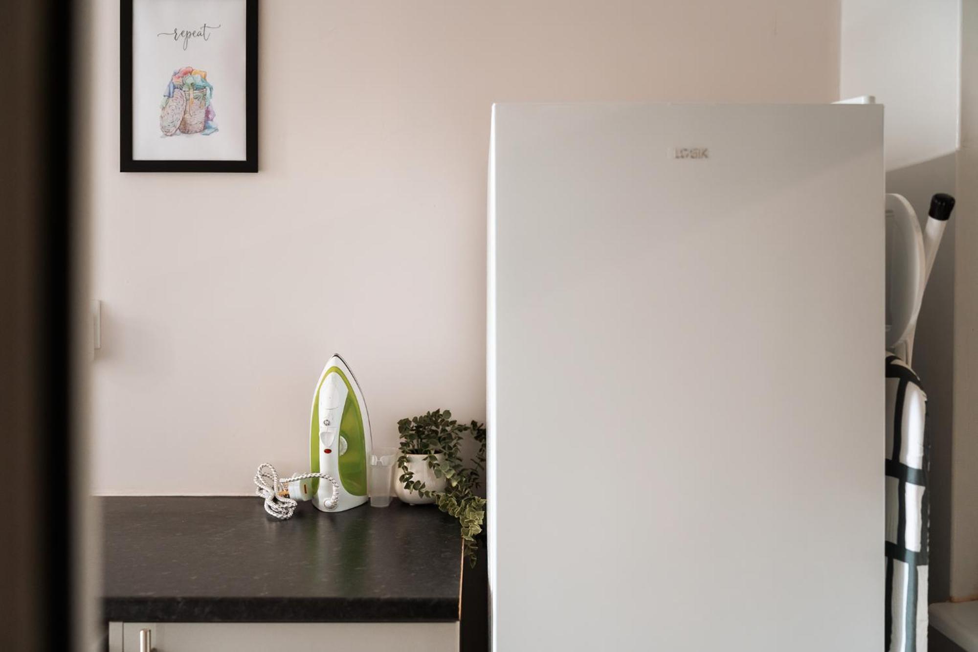 Edmonton - 4 Bedrooms, Sleeps 8, 3 Bathroom Contractor Base Сasa de vacaciones *