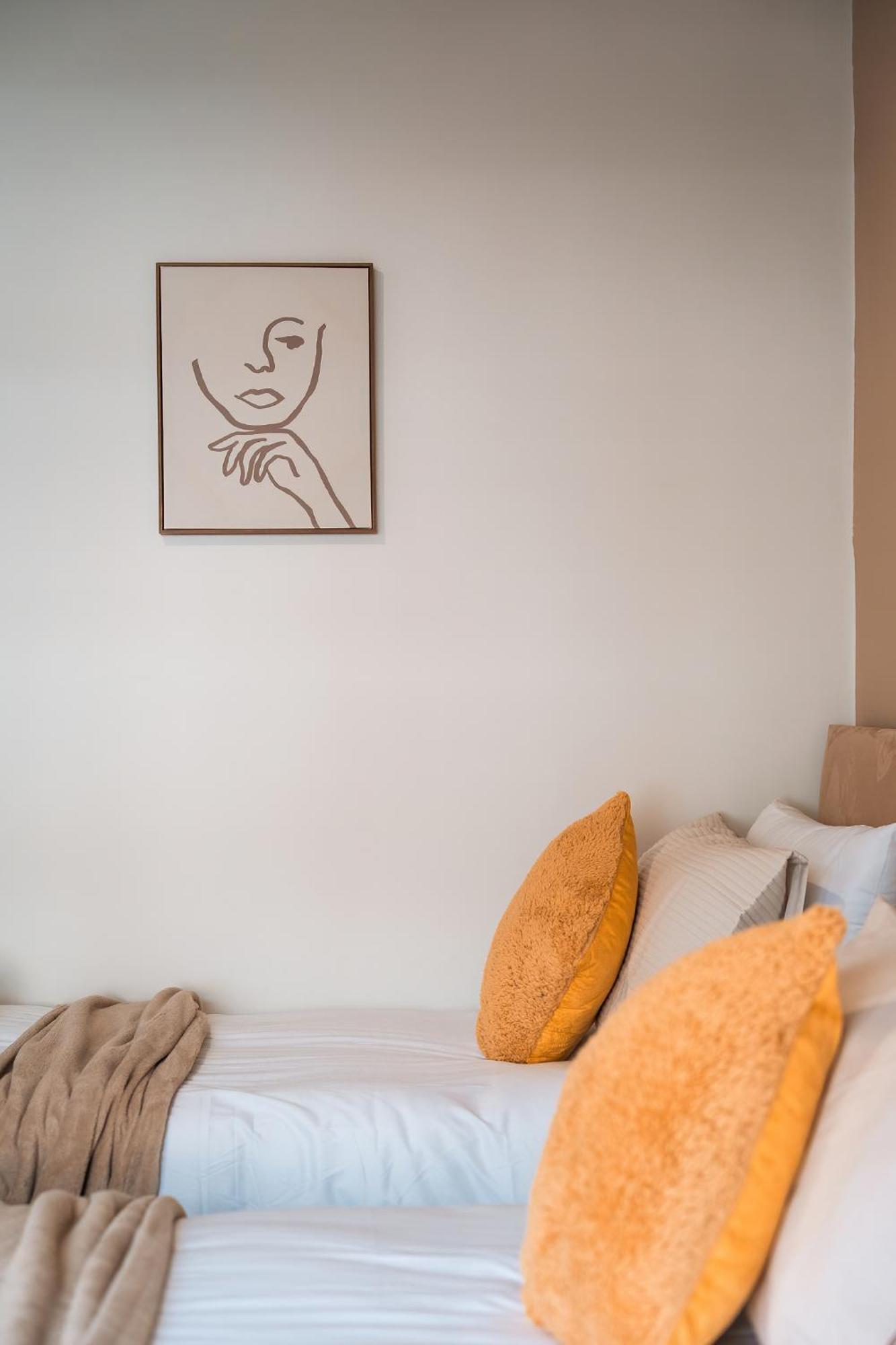 Edmonton - 4 Bedrooms, Sleeps 8, 3 Bathroom Contractor Base Casa de Férias