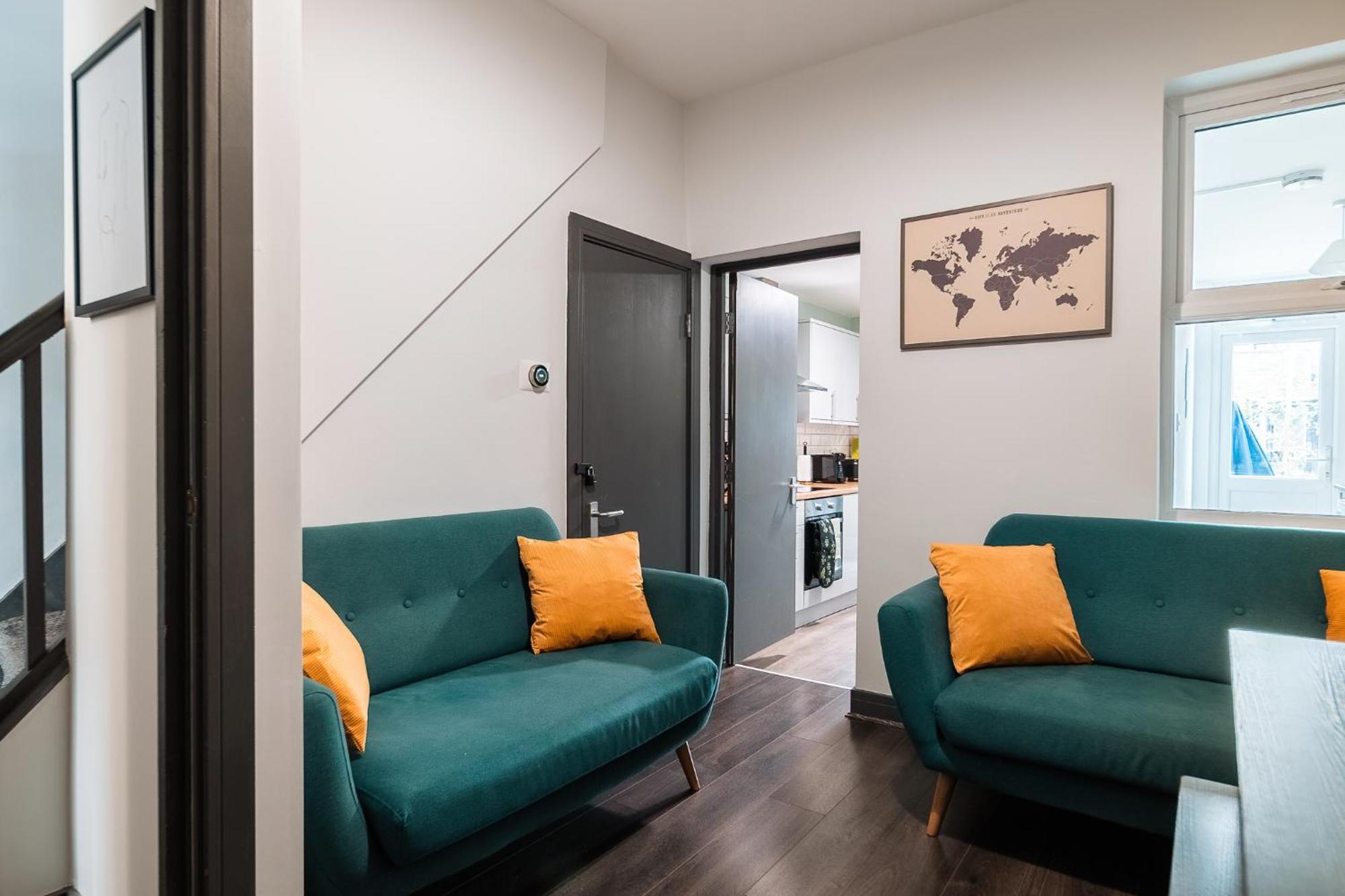 Casa de Férias Edmonton - 4 Bedrooms, Sleeps 8, 3 Bathroom Contractor Base