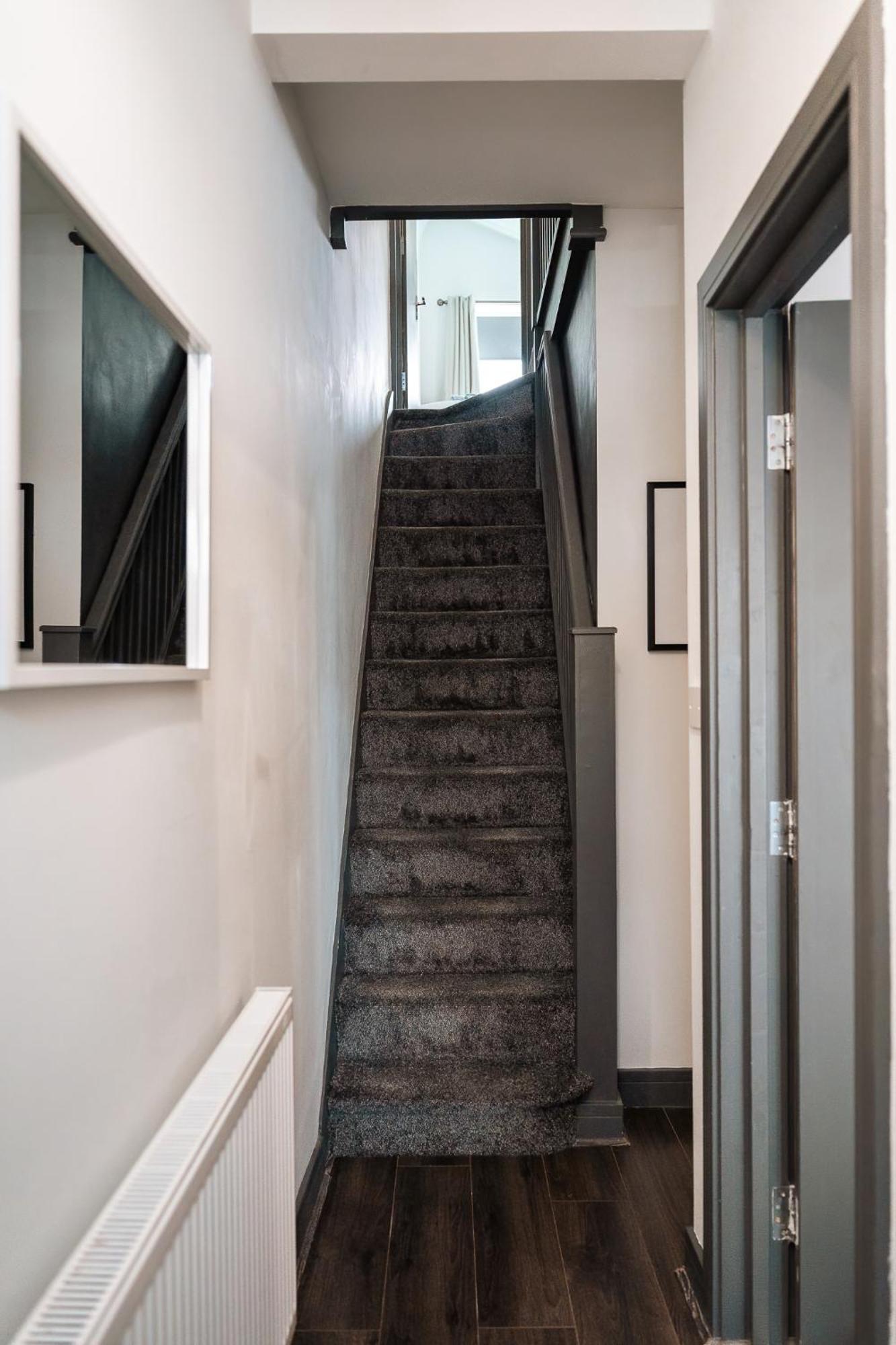 Сasa de vacaciones Edmonton - 4 Bedrooms, Sleeps 8, 3 Bathroom Contractor Base *