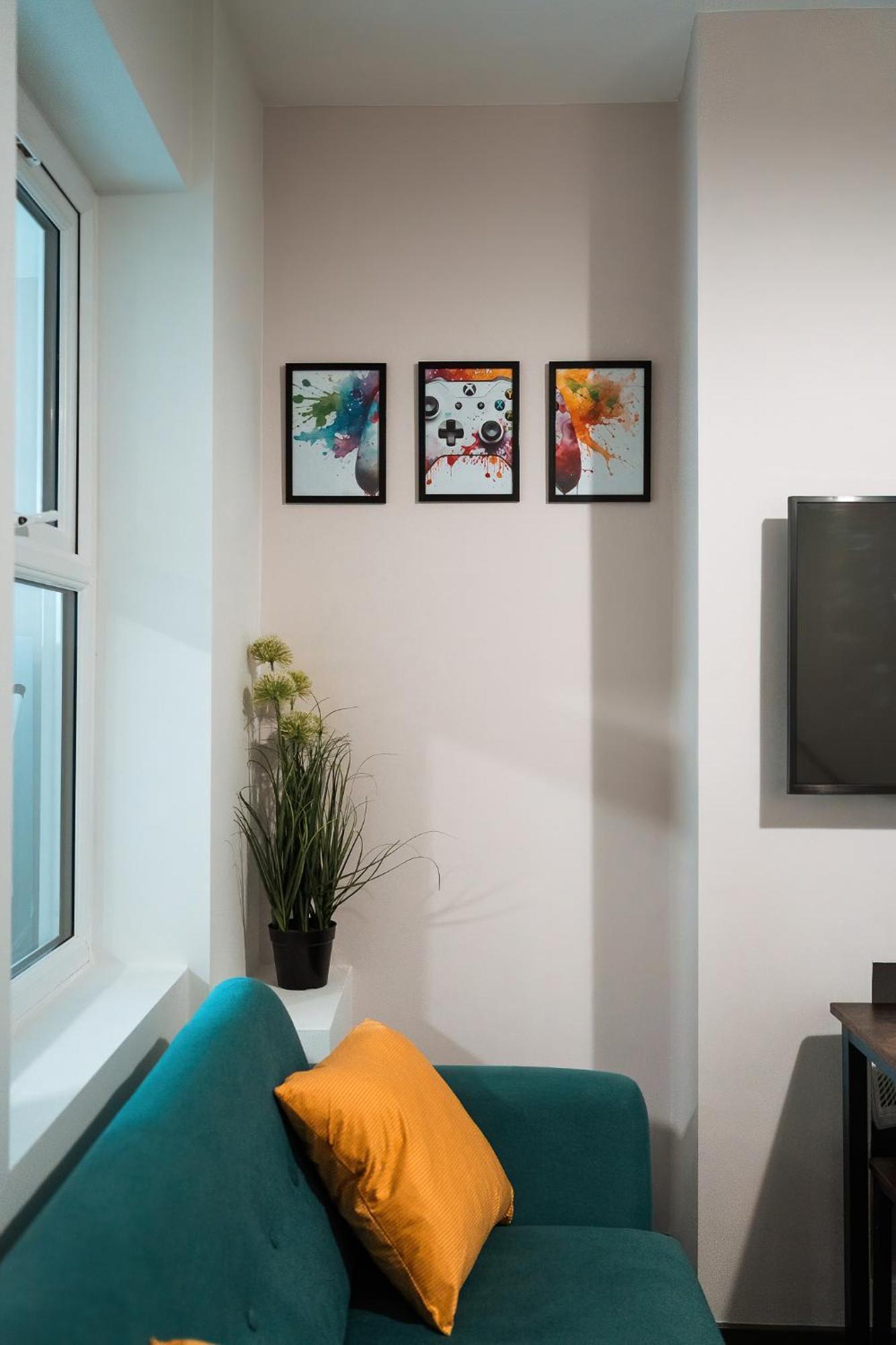 Edmonton - 4 Bedrooms, Sleeps 8, 3 Bathroom Contractor Base * Londres
