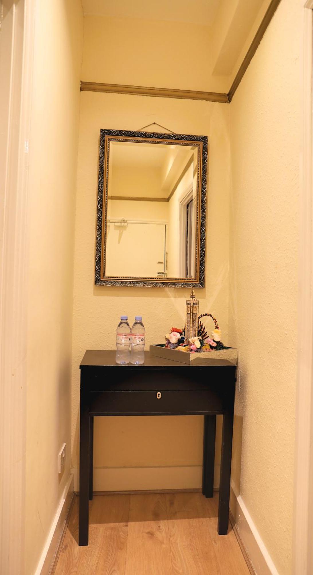 Central Chinatown 1 Bedroom 1 Bathroom Flat Londen
