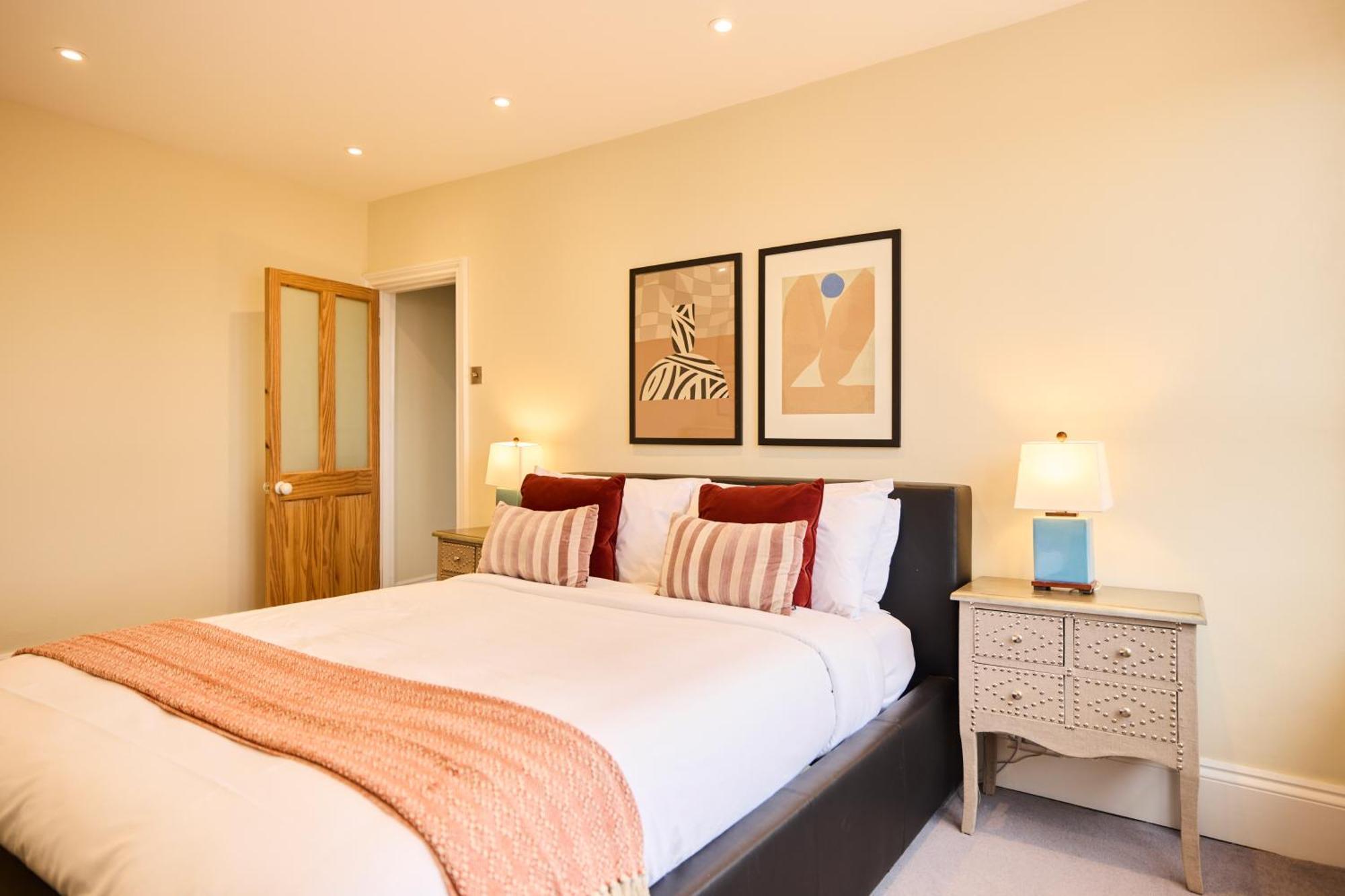 The Peckham Hideaway - Bright 3bdr Flat *
