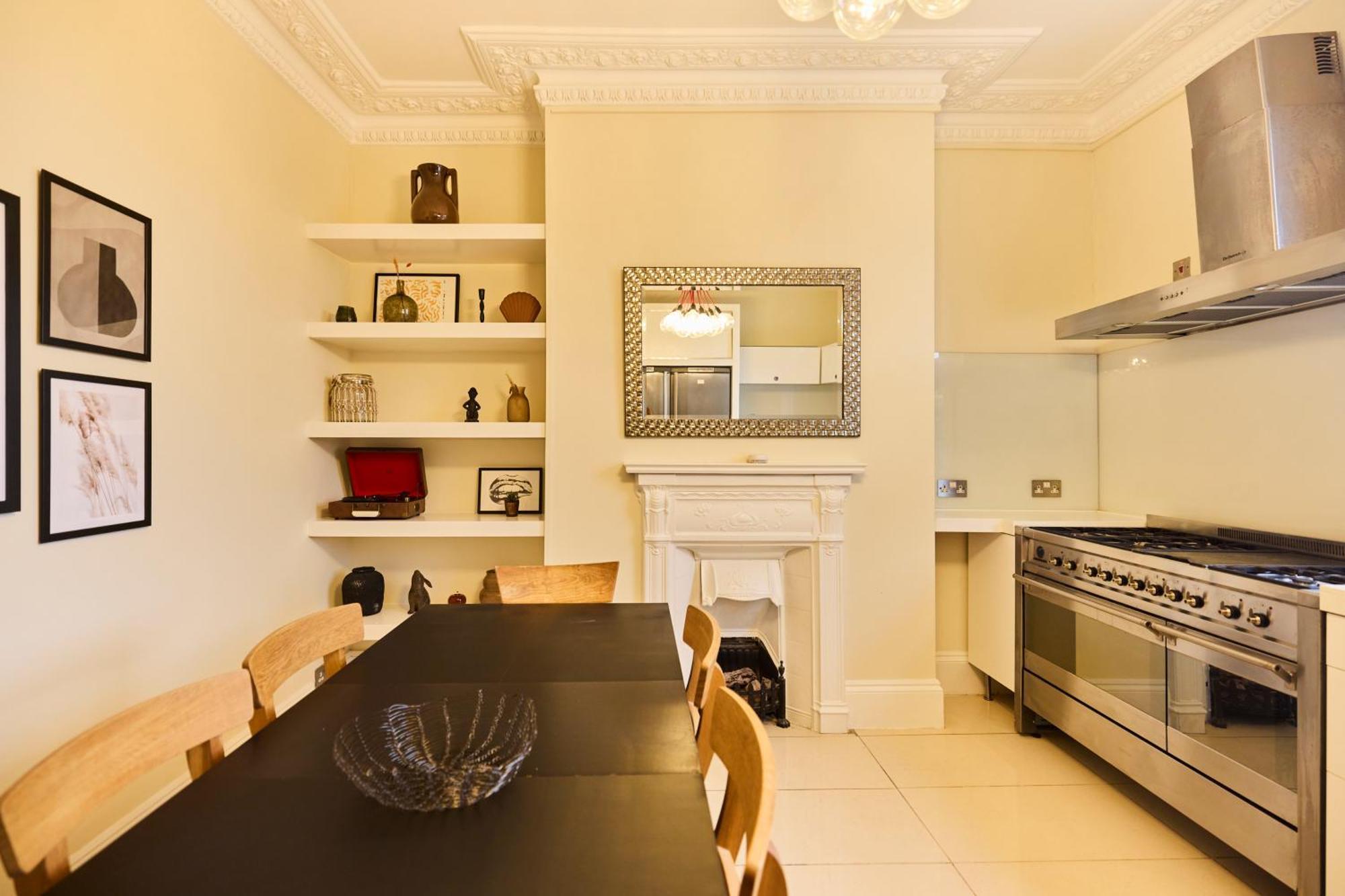 The Peckham Hideaway - Bright 3bdr Flat *