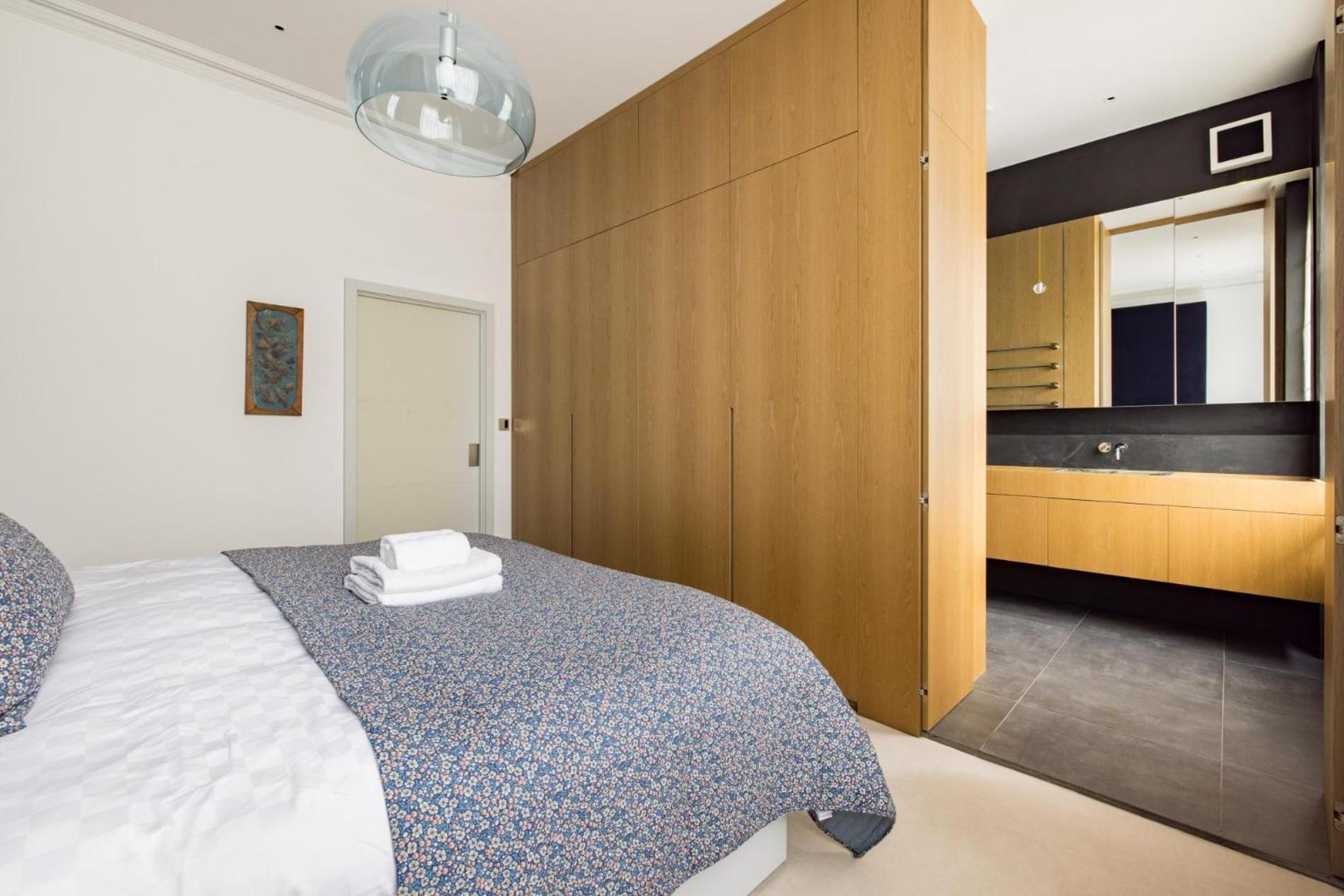 The Tree House 2 Bedroom By Hyde Park