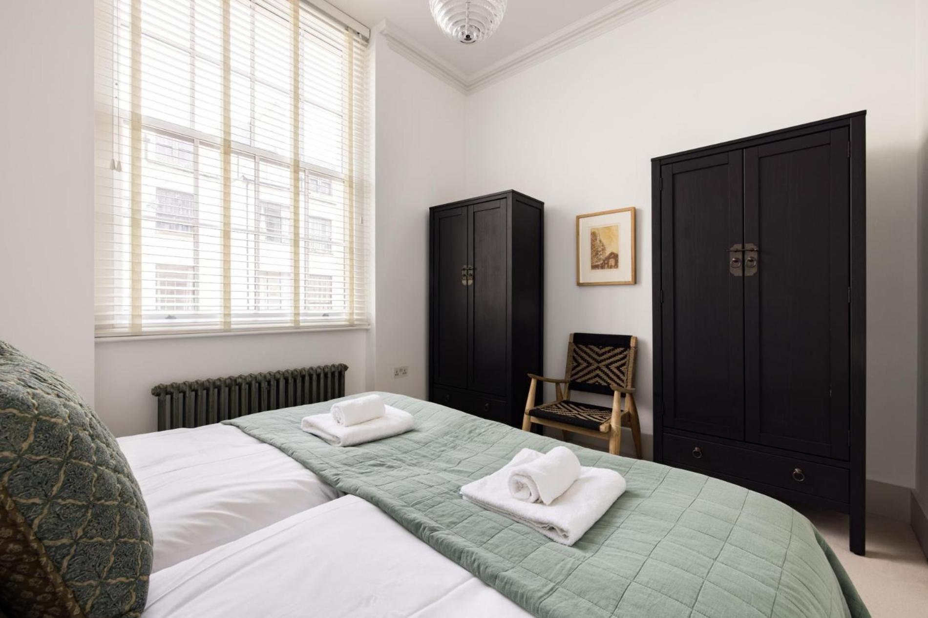 The Tree House 2 Bedroom By Hyde Park Apartment London
