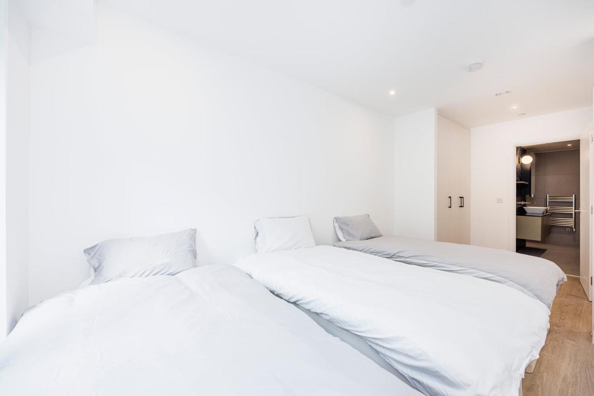 Heads On Bed- Excel Royal Victoria Dock O2 Appartement Londres