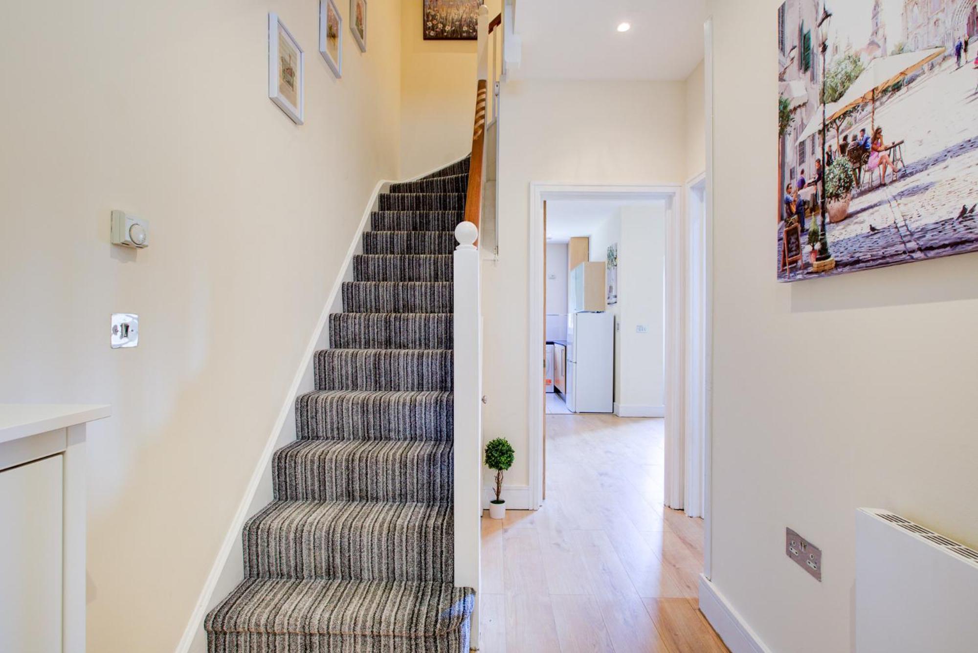Holiday home Stunning 4 Bedroom House London