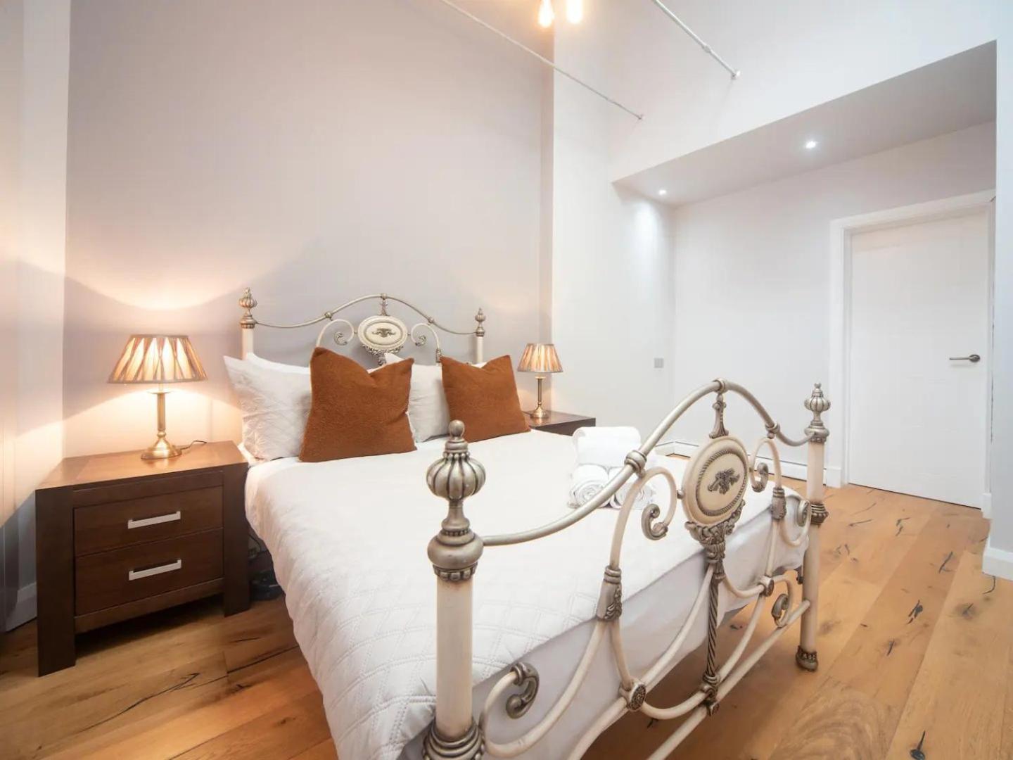 Pass The Keys A Vibrant Characterful Mews House With Air Con Appartement Londres