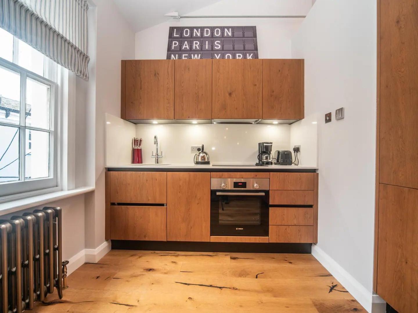 Appartement Pass The Keys A Vibrant Characterful Mews House With Air Con *