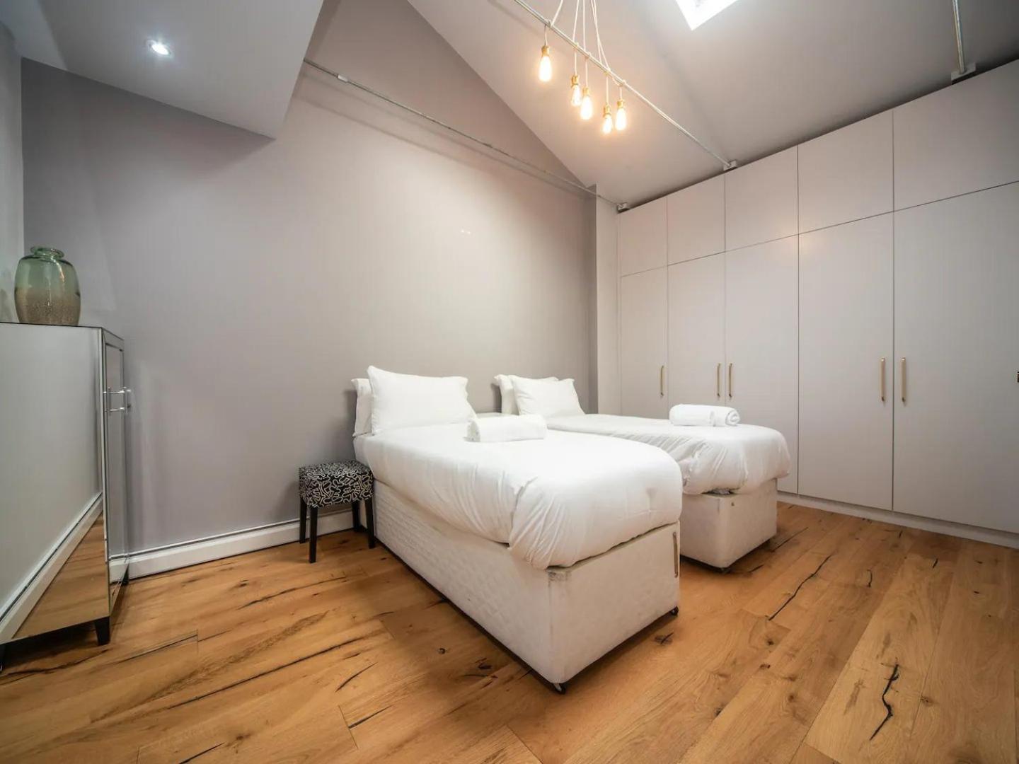 Appartement Pass The Keys A Vibrant Characterful Mews House With Air Con Londres