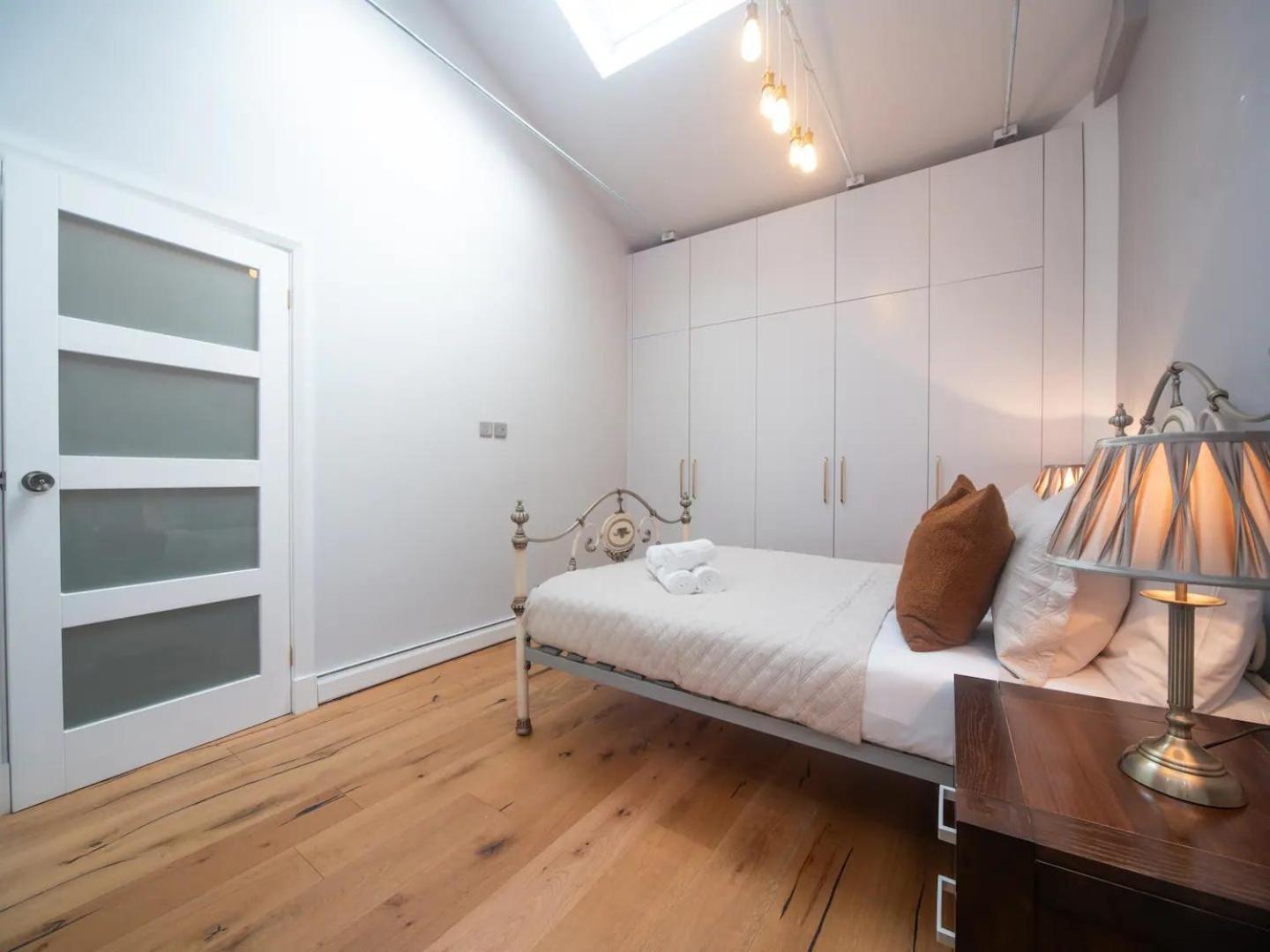 Pass The Keys A Vibrant Characterful Mews House With Air Con Appartement