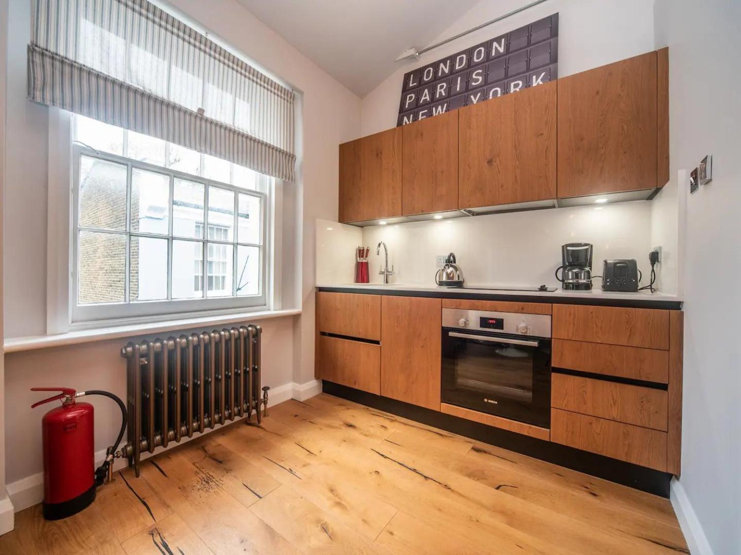 Pass The Keys A Vibrant Characterful Mews House With Air Con * Londres