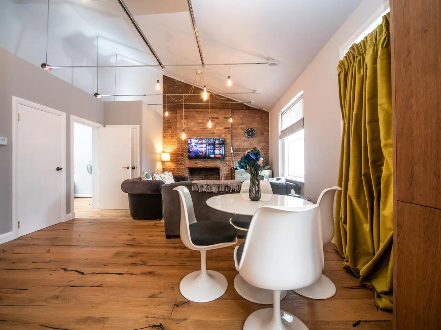 Appartement Pass The Keys A Vibrant Characterful Mews House With Air Con