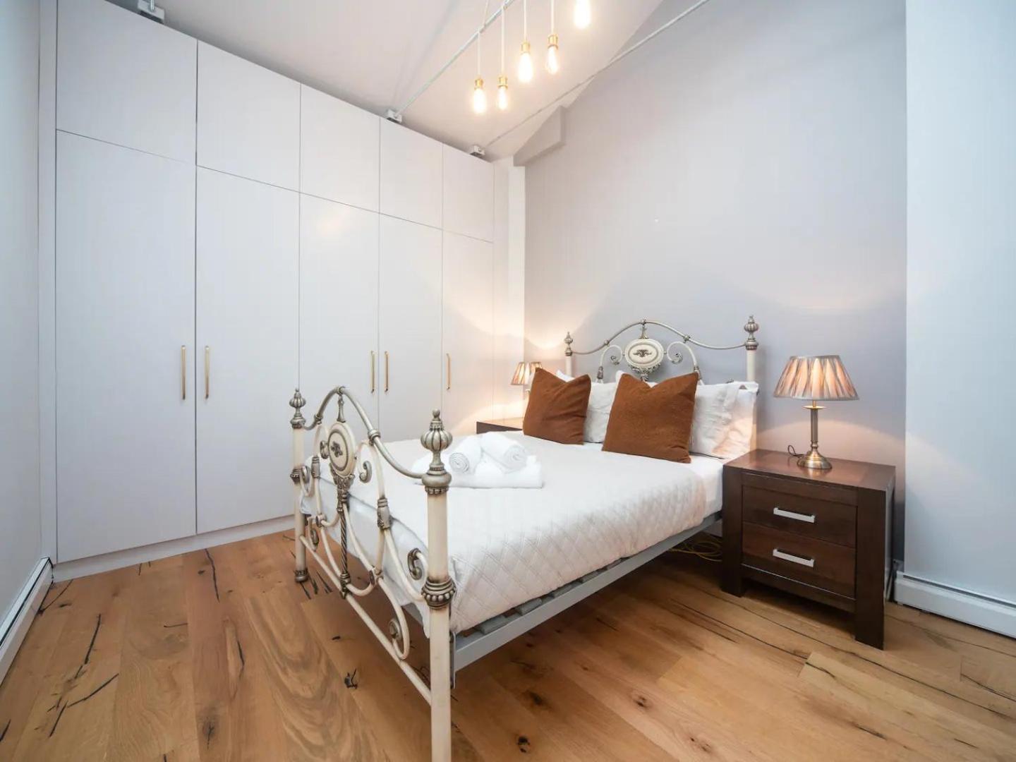 Pass The Keys A Vibrant Characterful Mews House With Air Con Appartement