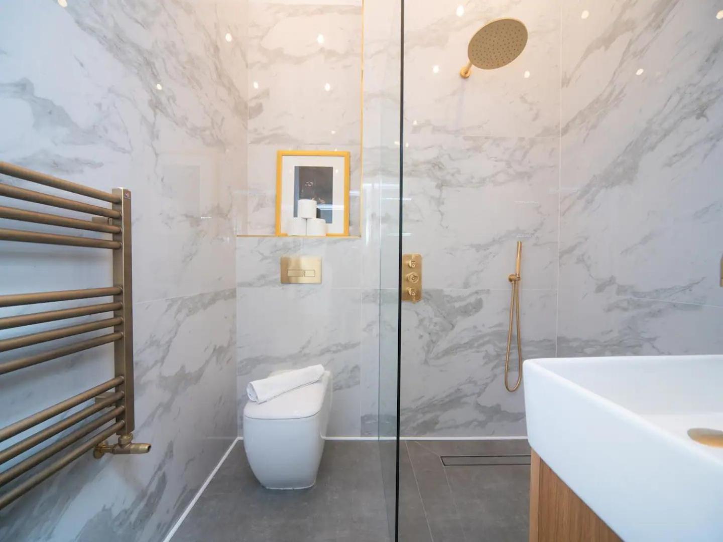 Pass The Keys A Vibrant Characterful Mews House With Air Con Appartement *