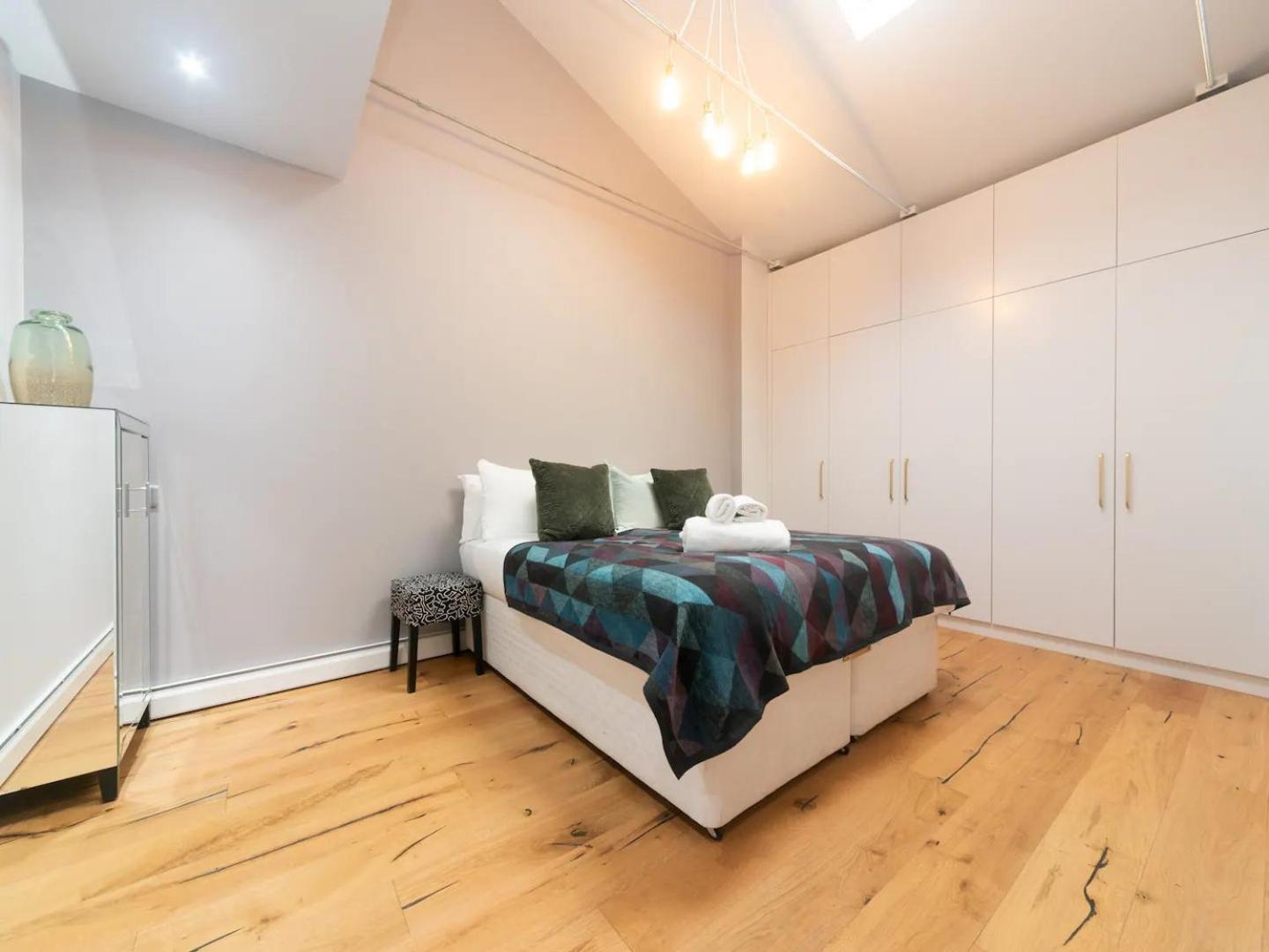 Appartement Pass The Keys A Vibrant Characterful Mews House With Air Con