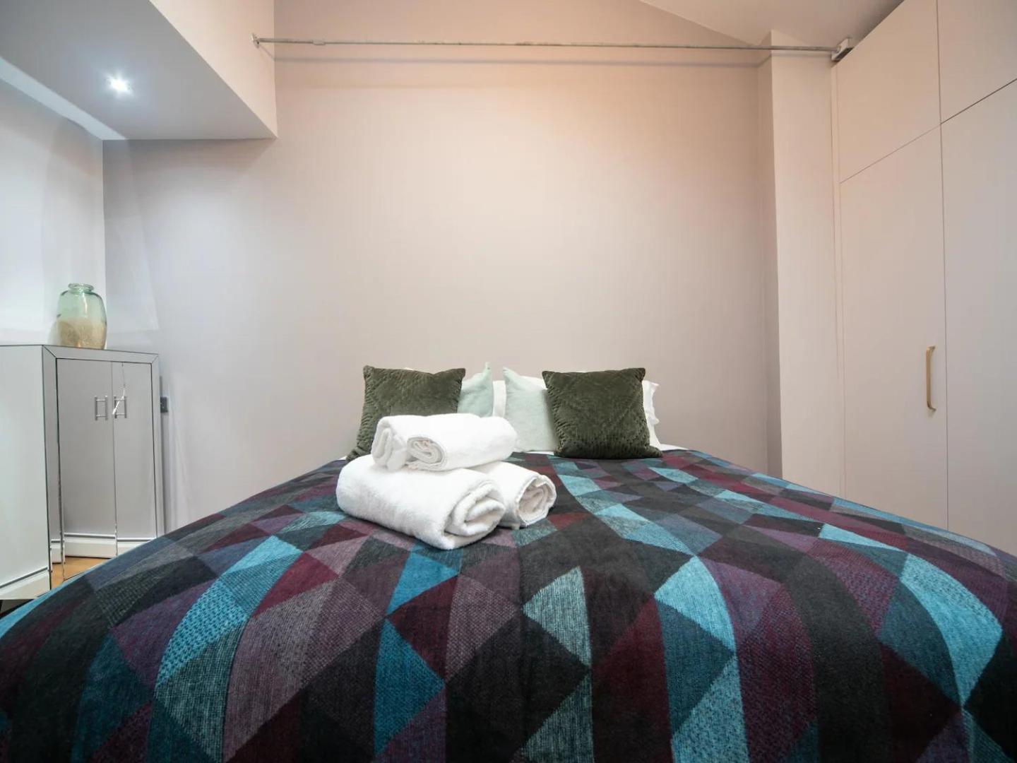Appartement Pass The Keys A Vibrant Characterful Mews House With Air Con *