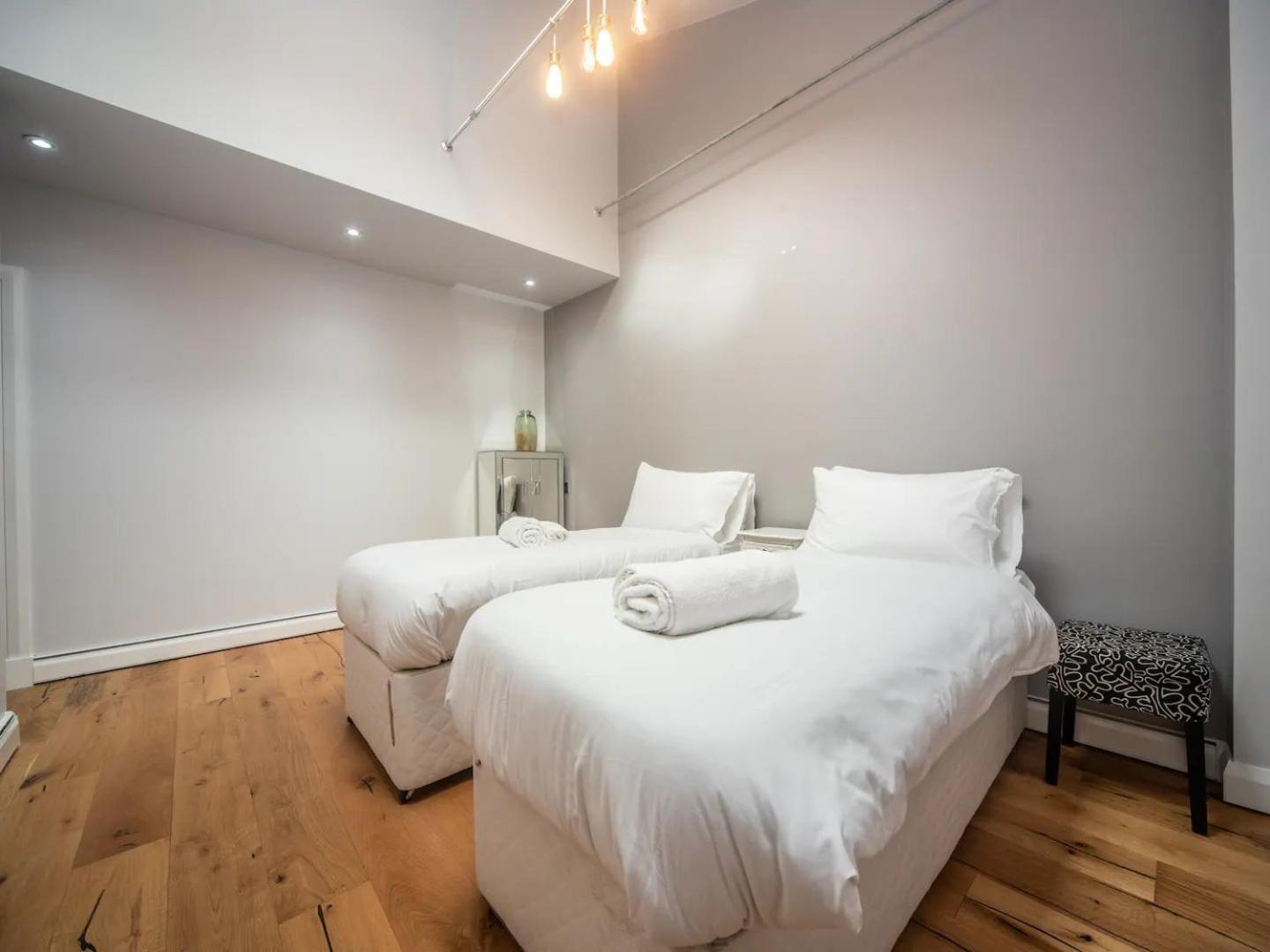 Pass The Keys A Vibrant Characterful Mews House With Air Con * Londres