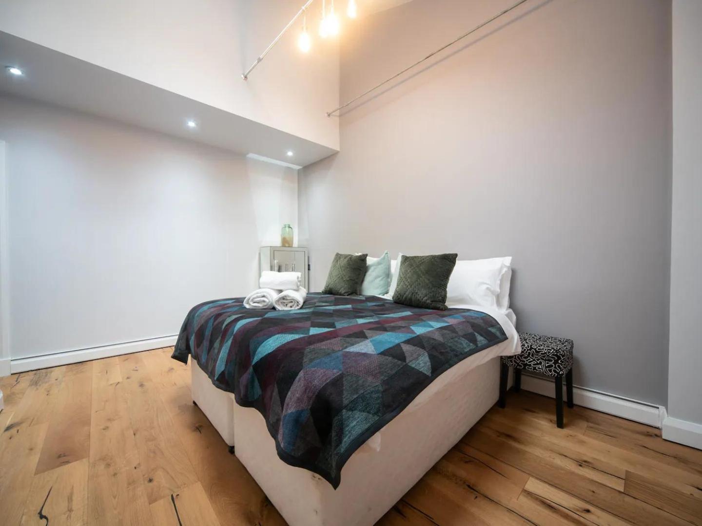 Pass The Keys A Vibrant Characterful Mews House With Air Con Appartement